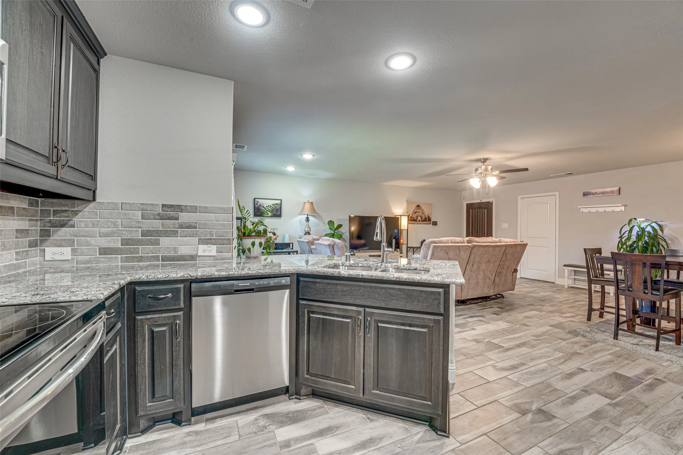 Townhouse For Sale in Hunt County , 6810 Topaz Drive, Greenville, Texas 75402, 3 Bedroom, 3 Bathroom, 2 Garage spaces, 1,448 Sqft, built in 2021, mls#21393923, Real Estate Agent in Greenville, Homes For Sale in Hunt county, Homes For Sale in Greenville, Realtor in Greenville Texas, Real Estate Brokerage Independent Realty Texas, Luminita Cordes Realtor