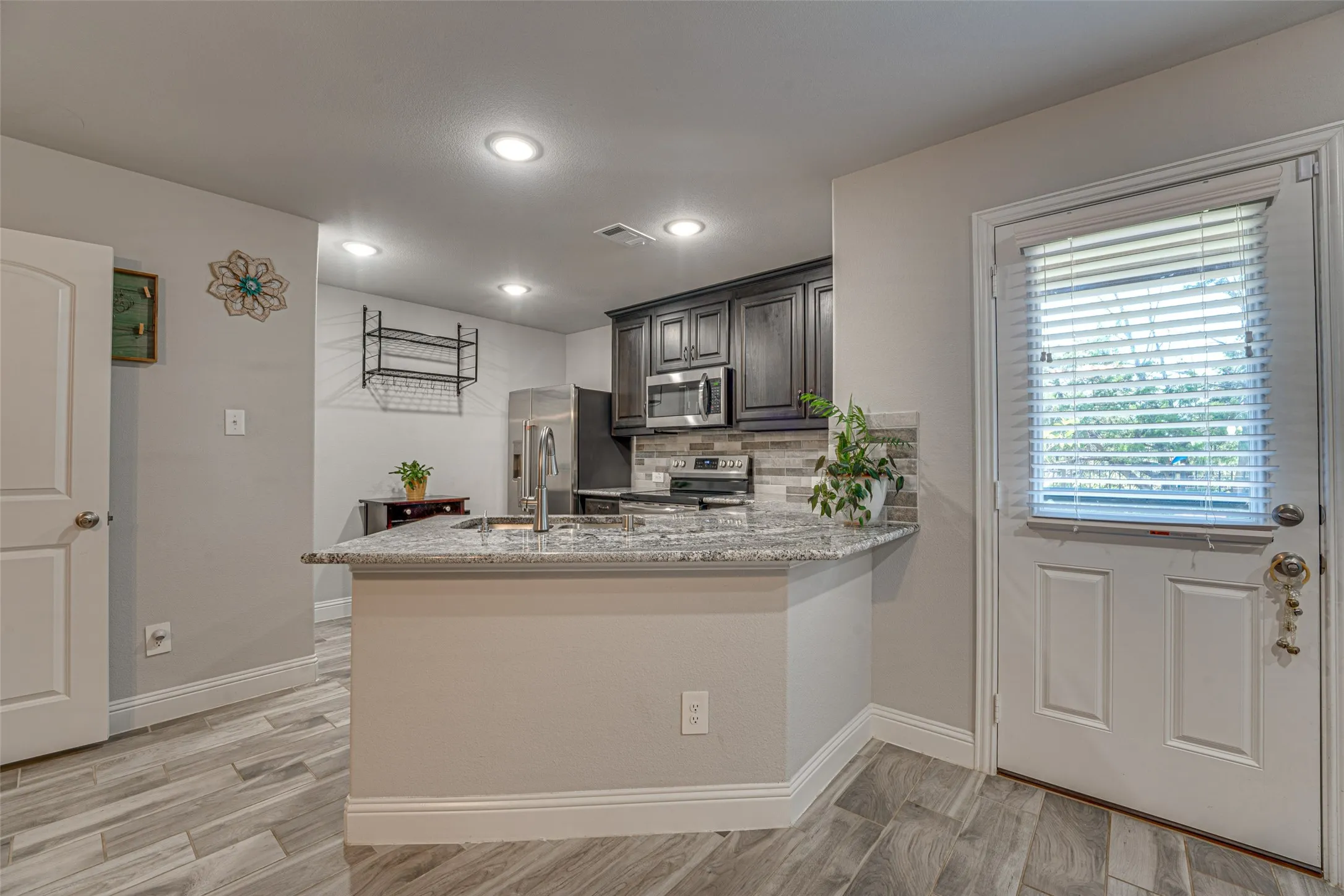 Townhouse For Sale in Hunt County , 6810 Topaz Drive, Greenville, Texas 75402, 3 Bedroom, 3 Bathroom, 2 Garage spaces, 1,448 Sqft, built in 2021, mls#21393923, Real Estate Agent in Greenville, Homes For Sale in Hunt county, Homes For Sale in Greenville, Realtor in Greenville Texas, Real Estate Brokerage Independent Realty Texas, Luminita Cordes Realtor