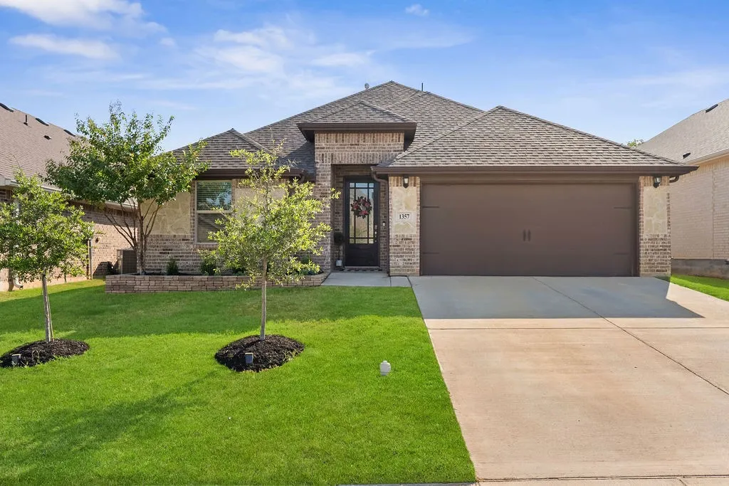 Single Family Residence For Sale in Tarrant County , 1357 Collett Sublett Road, Kennedale, Texas 76060, 3 Bedroom, 2 Bathroom, 2 Garage spaces, 1,804 Sqft, built in 2021, mls#21393935, Real Estate Agent in Kennedale, Homes For Sale in Tarrant county, Homes For Sale in Kennedale, Realtor in Kennedale Texas, Real Estate Brokerage Independent Realty Texas, Luminita Cordes Realtor