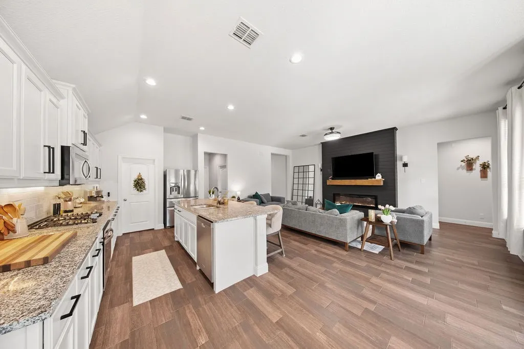 Single Family Residence For Sale in Tarrant County , 1357 Collett Sublett Road, Kennedale, Texas 76060, 3 Bedroom, 2 Bathroom, 2 Garage spaces, 1,804 Sqft, built in 2021, mls#21393935, Real Estate Agent in Kennedale, Homes For Sale in Tarrant county, Homes For Sale in Kennedale, Realtor in Kennedale Texas, Real Estate Brokerage Independent Realty Texas, Luminita Cordes Realtor