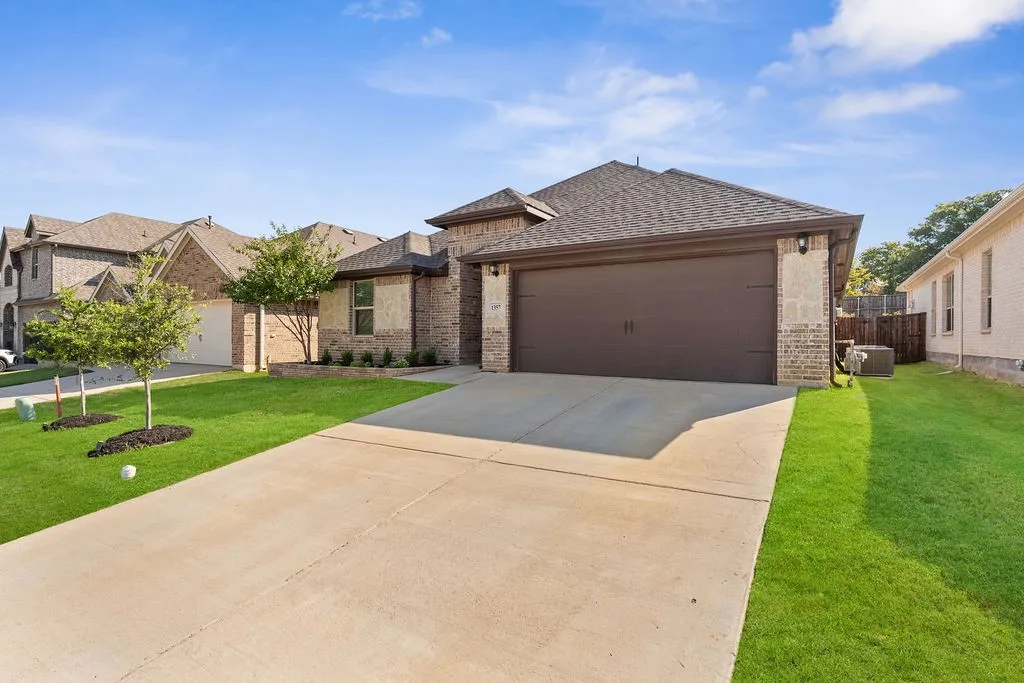 Single Family Residence For Sale in Tarrant County , 1357 Collett Sublett Road, Kennedale, Texas 76060, 3 Bedroom, 2 Bathroom, 2 Garage spaces, 1,804 Sqft, built in 2021, mls#21393935, Real Estate Agent in Kennedale, Homes For Sale in Tarrant county, Homes For Sale in Kennedale, Realtor in Kennedale Texas, Real Estate Brokerage Independent Realty Texas, Luminita Cordes Realtor
