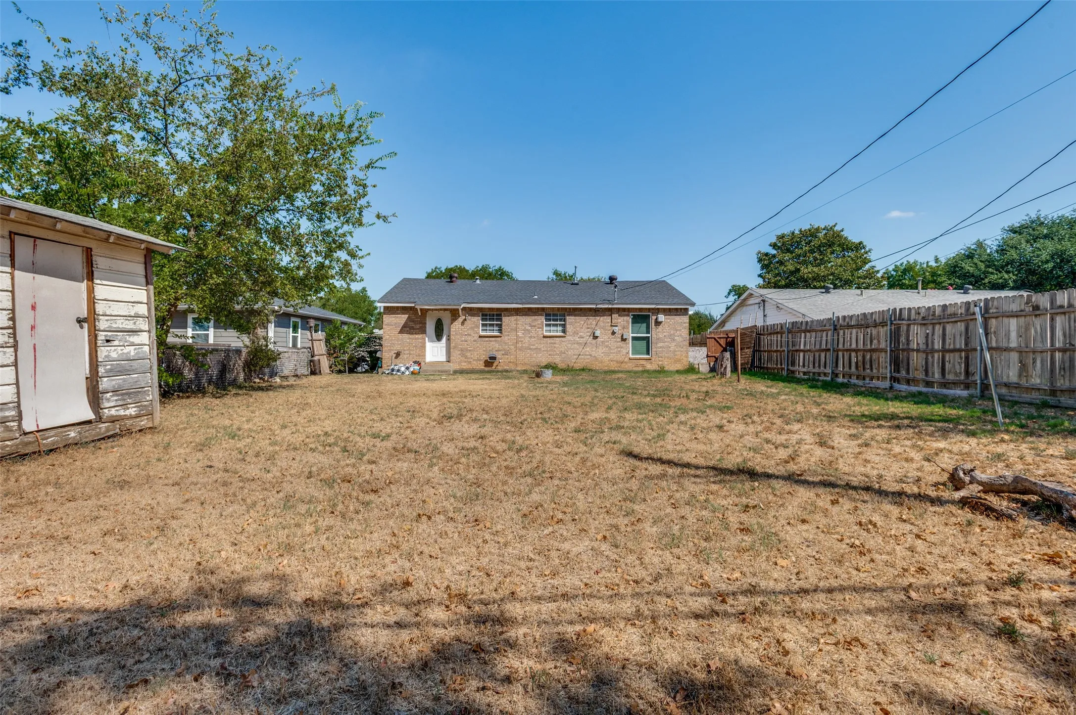 Single Family Residence For Sale in Tarrant County , 336 Belle Street, Bedford, Texas 76022, 3 Bedroom, 1 Bathroom, Garage spaces, 1,180 Sqft, built in 1952, mls#21386376, Real Estate Agent in Bedford, Homes For Sale in Tarrant county, Homes For Sale in Bedford, Realtor in Bedford Texas, Real Estate Brokerage Independent Realty Texas, Luminita Cordes Realtor