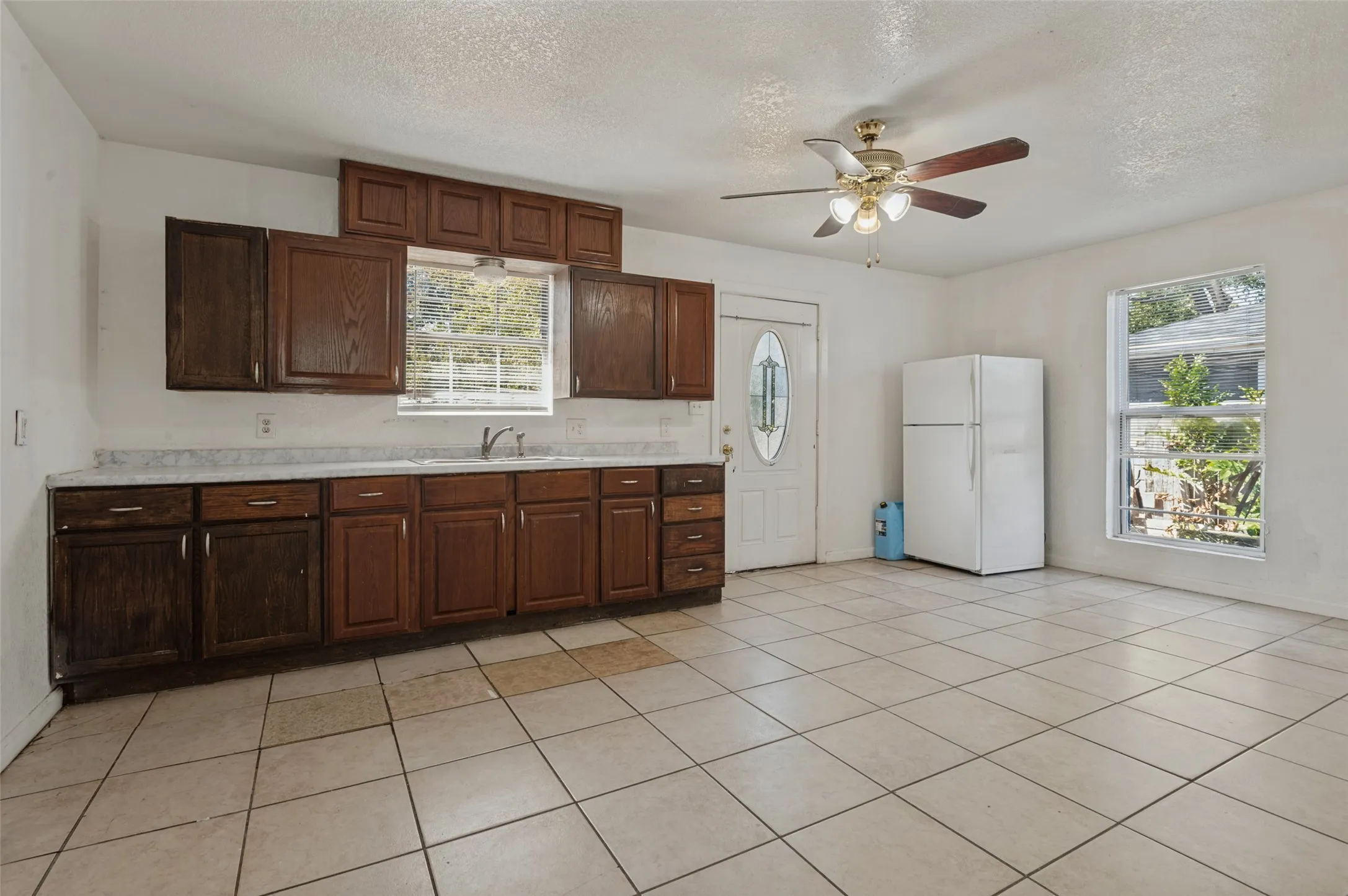 Single Family Residence For Sale in Tarrant County , 336 Belle Street, Bedford, Texas 76022, 3 Bedroom, 1 Bathroom, Garage spaces, 1,180 Sqft, built in 1952, mls#21386376, Real Estate Agent in Bedford, Homes For Sale in Tarrant county, Homes For Sale in Bedford, Realtor in Bedford Texas, Real Estate Brokerage Independent Realty Texas, Luminita Cordes Realtor