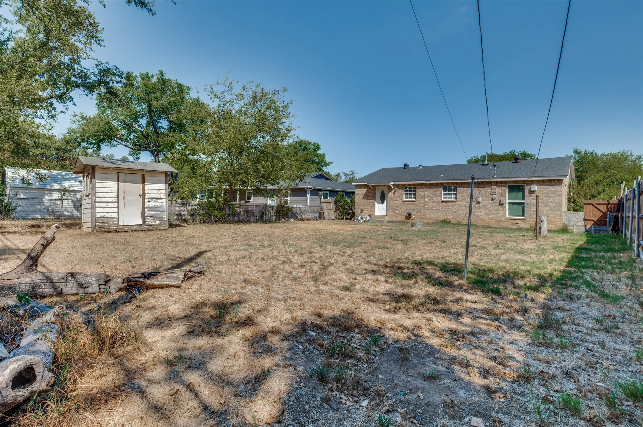 Single Family Residence For Sale in Tarrant County , 336 Belle Street, Bedford, Texas 76022, 3 Bedroom, 1 Bathroom, Garage spaces, 1,180 Sqft, built in 1952, mls#21386376, Real Estate Agent in Bedford, Homes For Sale in Tarrant county, Homes For Sale in Bedford, Realtor in Bedford Texas, Real Estate Brokerage Independent Realty Texas, Luminita Cordes Realtor