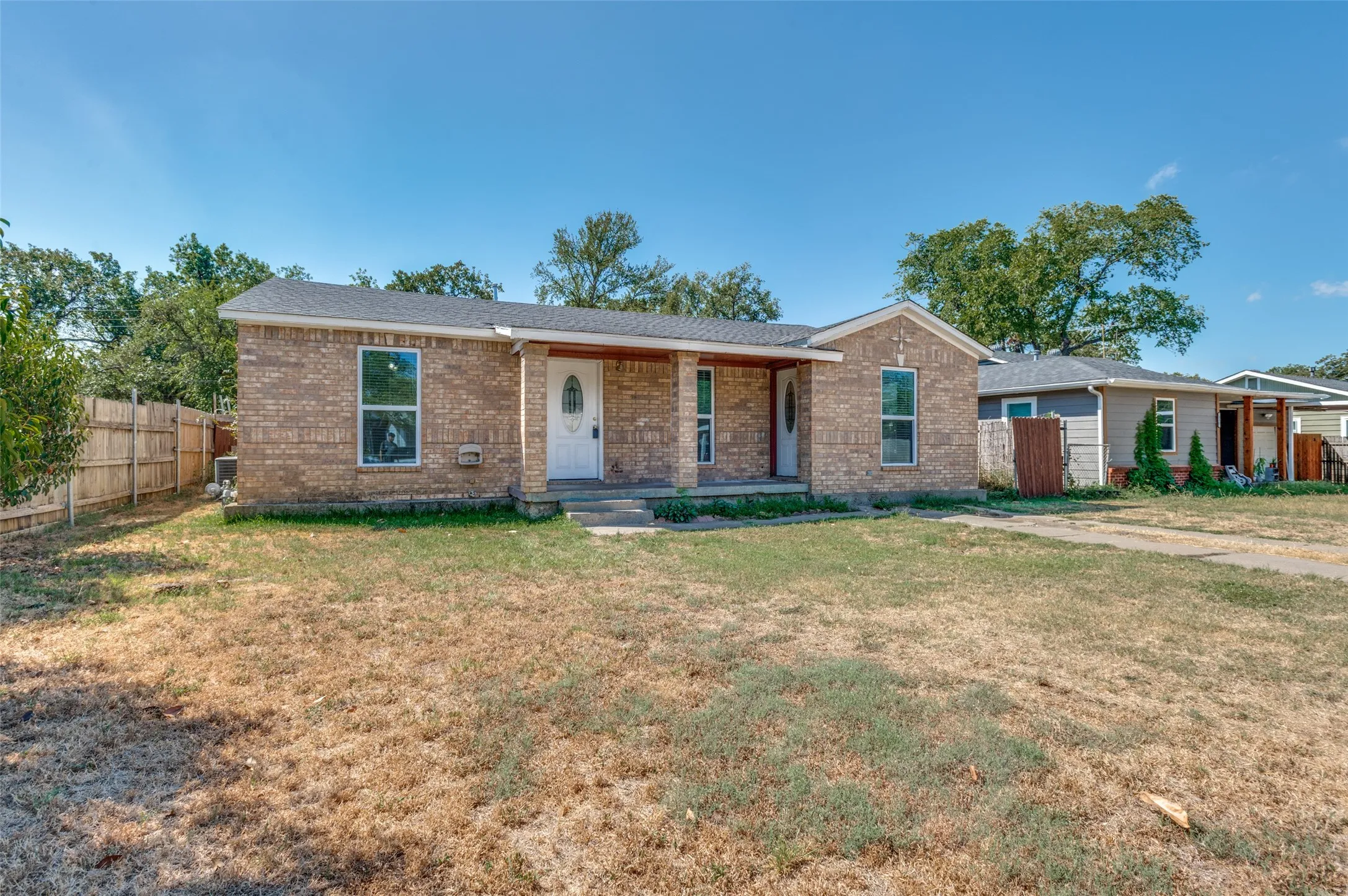 Single Family Residence For Sale in Tarrant County , 336 Belle Street, Bedford, Texas 76022, 3 Bedroom, 1 Bathroom, Garage spaces, 1,180 Sqft, built in 1952, mls#21386376, Real Estate Agent in Bedford, Homes For Sale in Tarrant county, Homes For Sale in Bedford, Realtor in Bedford Texas, Real Estate Brokerage Independent Realty Texas, Luminita Cordes Realtor