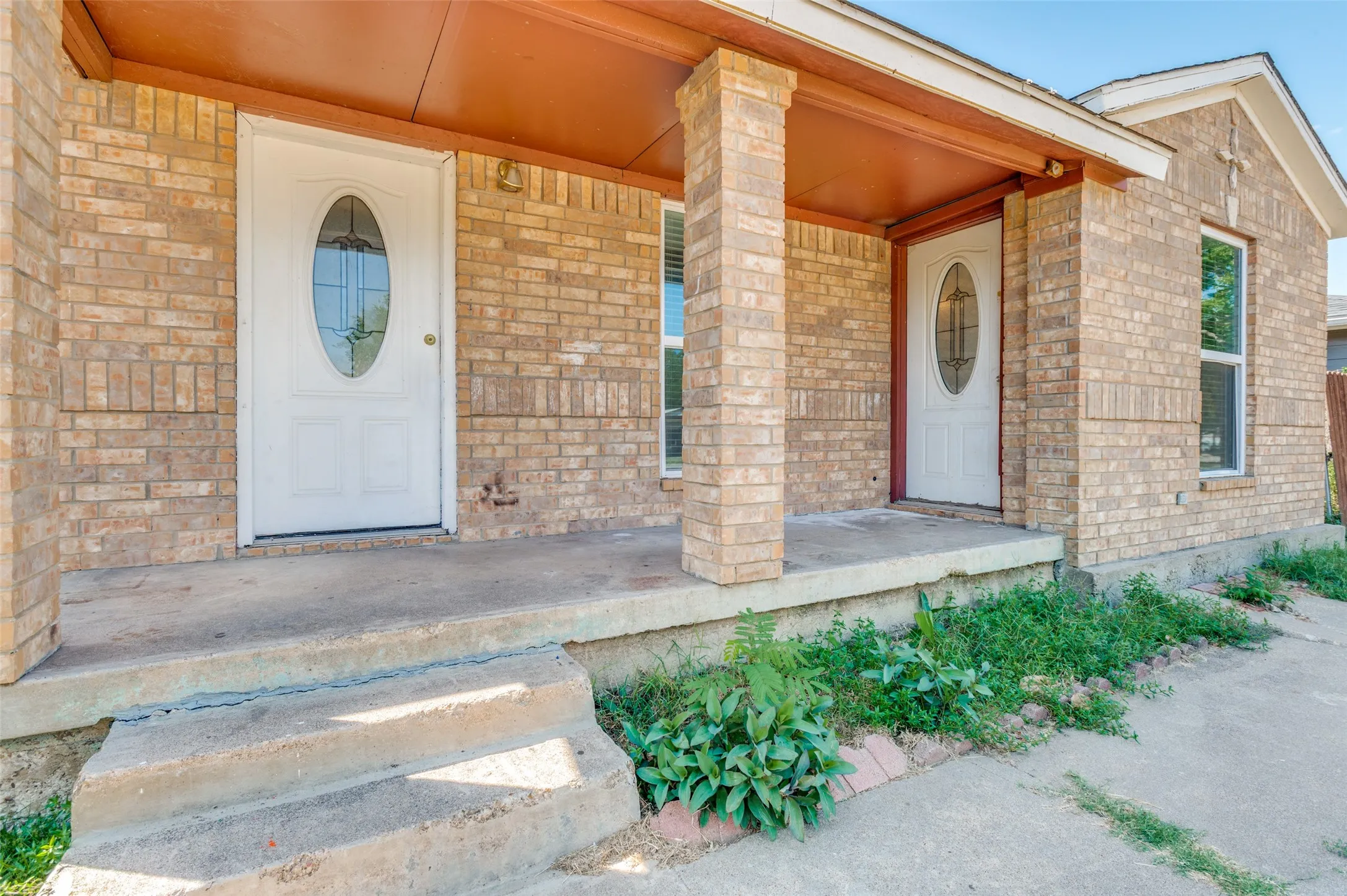 Single Family Residence For Sale in Tarrant County , 336 Belle Street, Bedford, Texas 76022, 3 Bedroom, 1 Bathroom, Garage spaces, 1,180 Sqft, built in 1952, mls#21386376, Real Estate Agent in Bedford, Homes For Sale in Tarrant county, Homes For Sale in Bedford, Realtor in Bedford Texas, Real Estate Brokerage Independent Realty Texas, Luminita Cordes Realtor