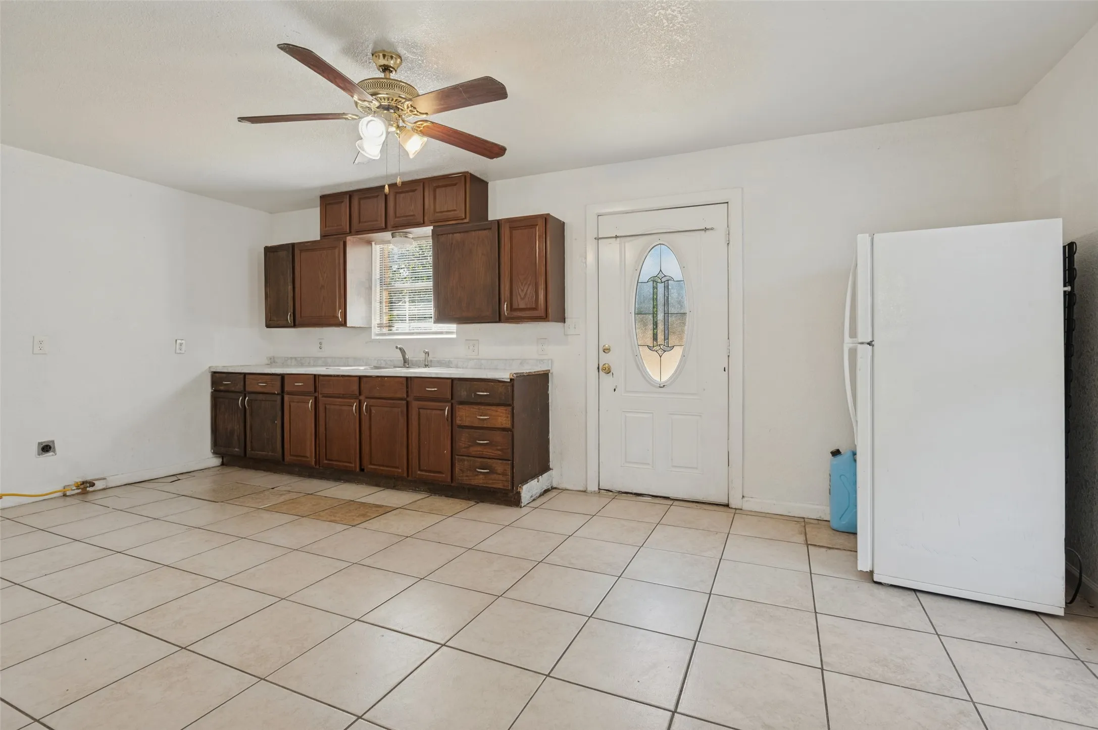 Single Family Residence For Sale in Tarrant County , 336 Belle Street, Bedford, Texas 76022, 3 Bedroom, 1 Bathroom, Garage spaces, 1,180 Sqft, built in 1952, mls#21386376, Real Estate Agent in Bedford, Homes For Sale in Tarrant county, Homes For Sale in Bedford, Realtor in Bedford Texas, Real Estate Brokerage Independent Realty Texas, Luminita Cordes Realtor