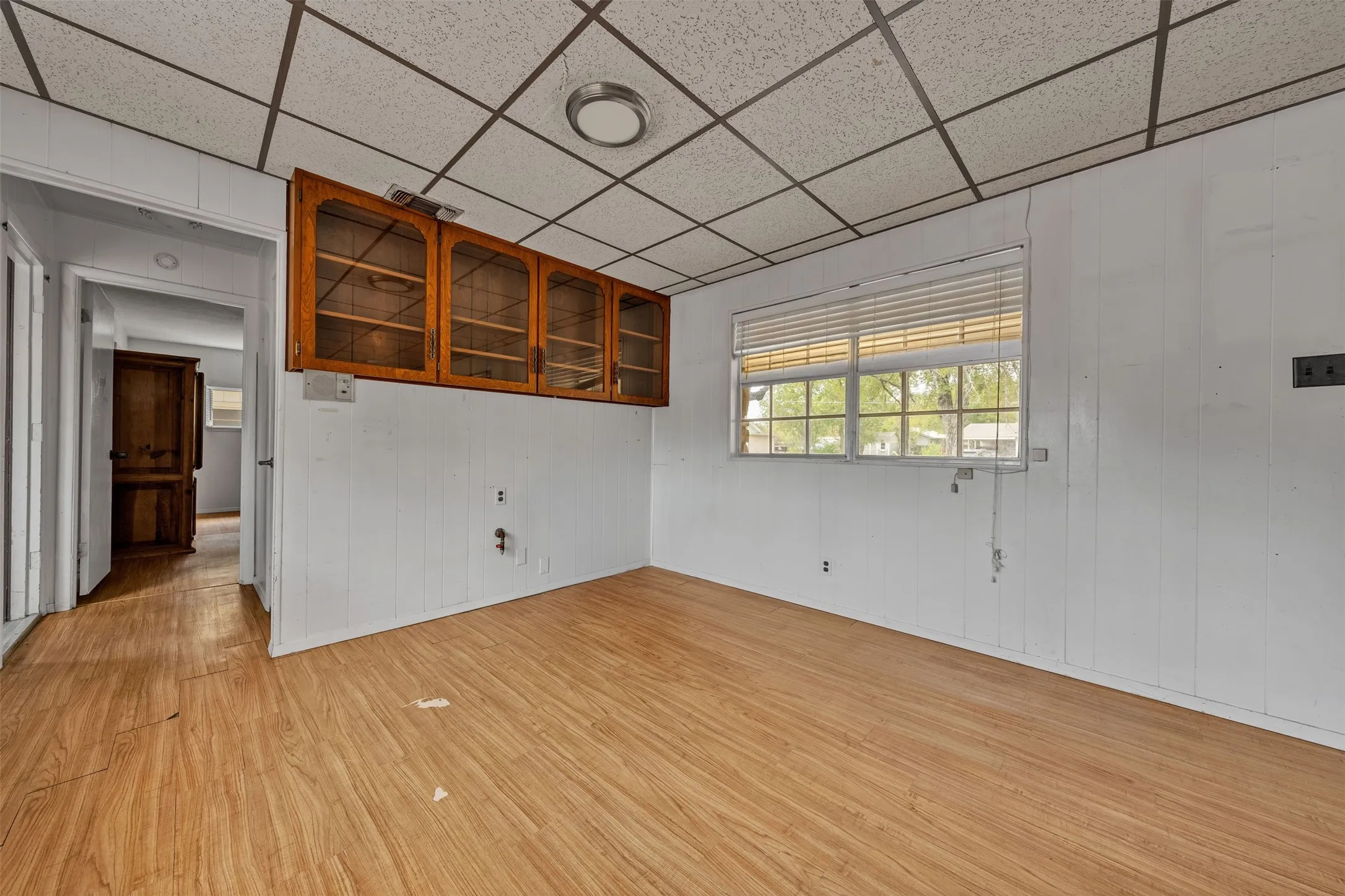 Mobile Home For Sale in Somervell County , 305 Walker Street, Glen Rose, Texas 76043, 2 Bedroom, 2 Bathroom, 2 Garage spaces, 1,360 Sqft, built in 1970, mls#21394739, Real Estate Agent in Glen Rose, Homes For Sale in Somervell county, Homes For Sale in Glen Rose, Realtor in Glen Rose Texas, Real Estate Brokerage Independent Realty Texas, Luminita Cordes Realtor