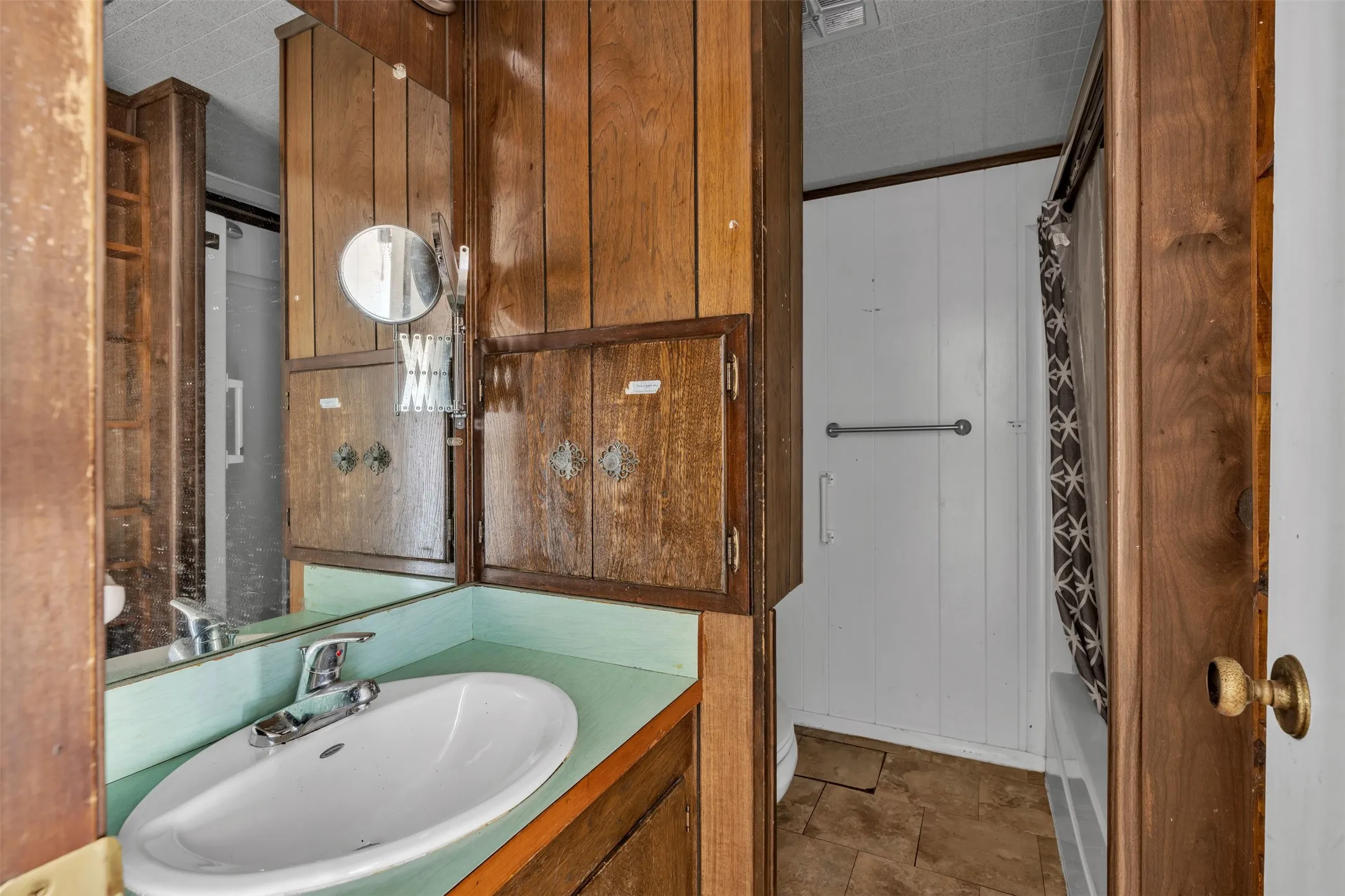 Mobile Home For Sale in Somervell County , 305 Walker Street, Glen Rose, Texas 76043, 2 Bedroom, 2 Bathroom, 2 Garage spaces, 1,360 Sqft, built in 1970, mls#21394739, Real Estate Agent in Glen Rose, Homes For Sale in Somervell county, Homes For Sale in Glen Rose, Realtor in Glen Rose Texas, Real Estate Brokerage Independent Realty Texas, Luminita Cordes Realtor
