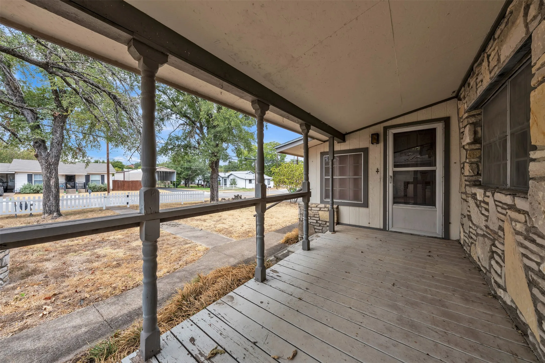 Mobile Home For Sale in Somervell County , 305 Walker Street, Glen Rose, Texas 76043, 2 Bedroom, 2 Bathroom, 2 Garage spaces, 1,360 Sqft, built in 1970, mls#21394739, Real Estate Agent in Glen Rose, Homes For Sale in Somervell county, Homes For Sale in Glen Rose, Realtor in Glen Rose Texas, Real Estate Brokerage Independent Realty Texas, Luminita Cordes Realtor