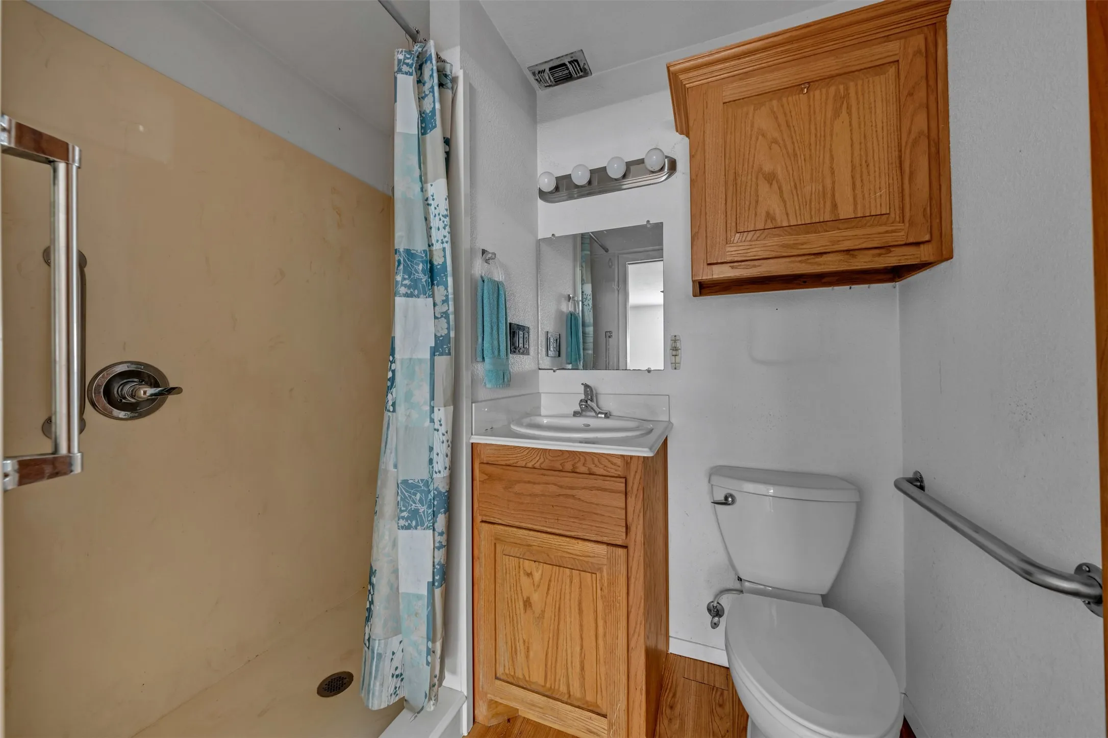 Mobile Home For Sale in Somervell County , 305 Walker Street, Glen Rose, Texas 76043, 2 Bedroom, 2 Bathroom, 2 Garage spaces, 1,360 Sqft, built in 1970, mls#21394739, Real Estate Agent in Glen Rose, Homes For Sale in Somervell county, Homes For Sale in Glen Rose, Realtor in Glen Rose Texas, Real Estate Brokerage Independent Realty Texas, Luminita Cordes Realtor