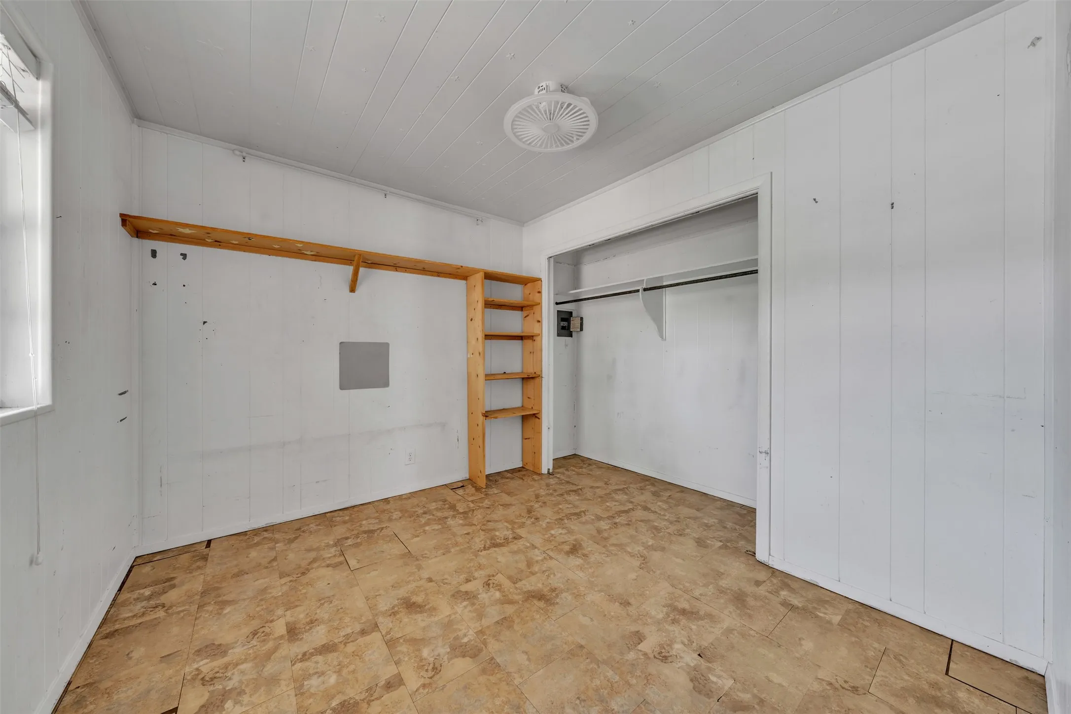 Mobile Home For Sale in Somervell County , 305 Walker Street, Glen Rose, Texas 76043, 2 Bedroom, 2 Bathroom, 2 Garage spaces, 1,360 Sqft, built in 1970, mls#21394739, Real Estate Agent in Glen Rose, Homes For Sale in Somervell county, Homes For Sale in Glen Rose, Realtor in Glen Rose Texas, Real Estate Brokerage Independent Realty Texas, Luminita Cordes Realtor