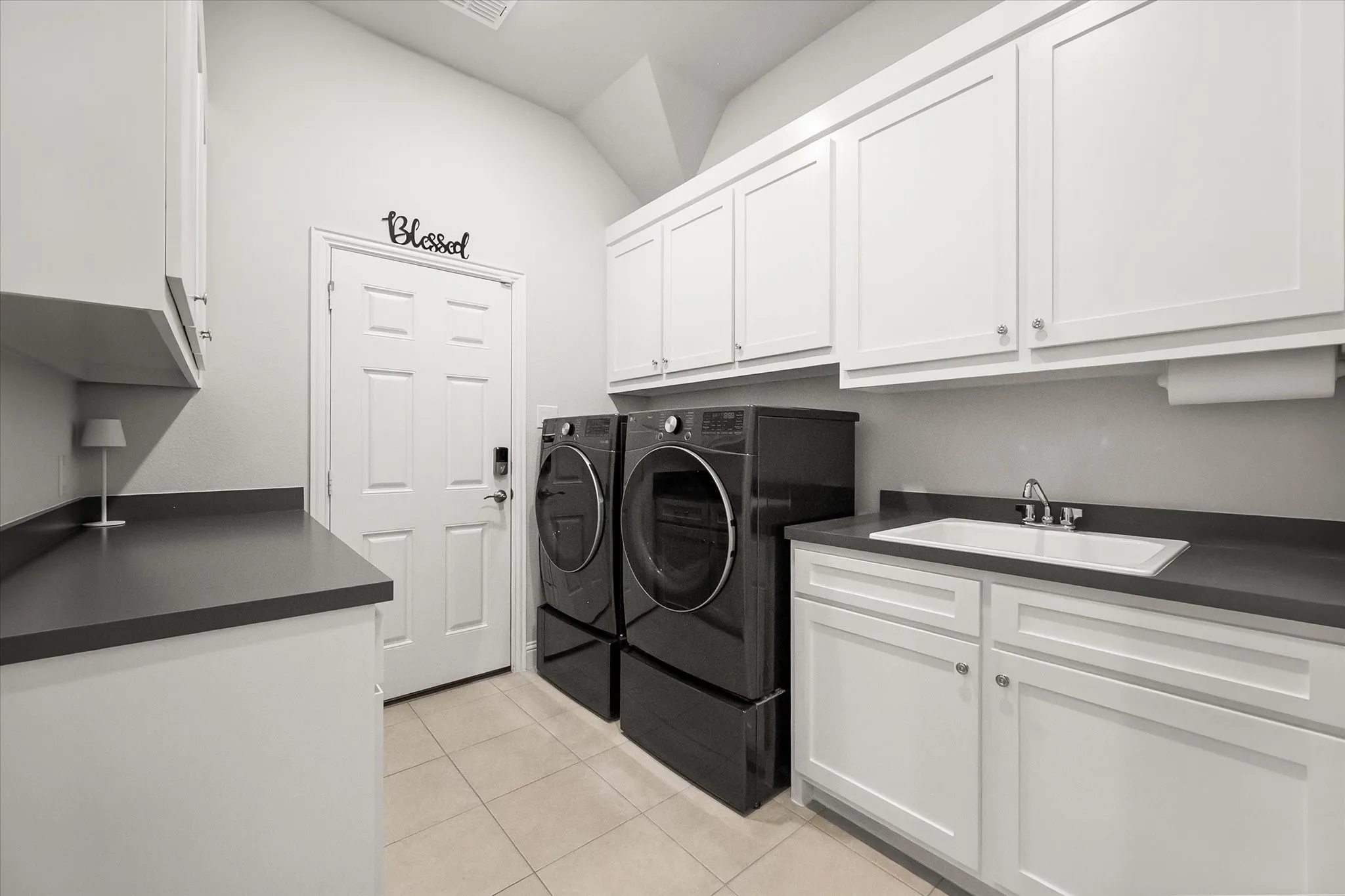 Single Family Residence For Sale in Tarrant County , 2001 Rockwood Lane, Mansfield, Texas 76063, 4 Bedroom, 4 Bathroom, 3 Garage spaces, 3,477 Sqft, built in 2024, mls#21393820, Real Estate Agent in Mansfield, Homes For Sale in Tarrant county, Homes For Sale in Mansfield, Realtor in Mansfield Texas, Real Estate Brokerage Independent Realty Texas, Luminita Cordes Realtor