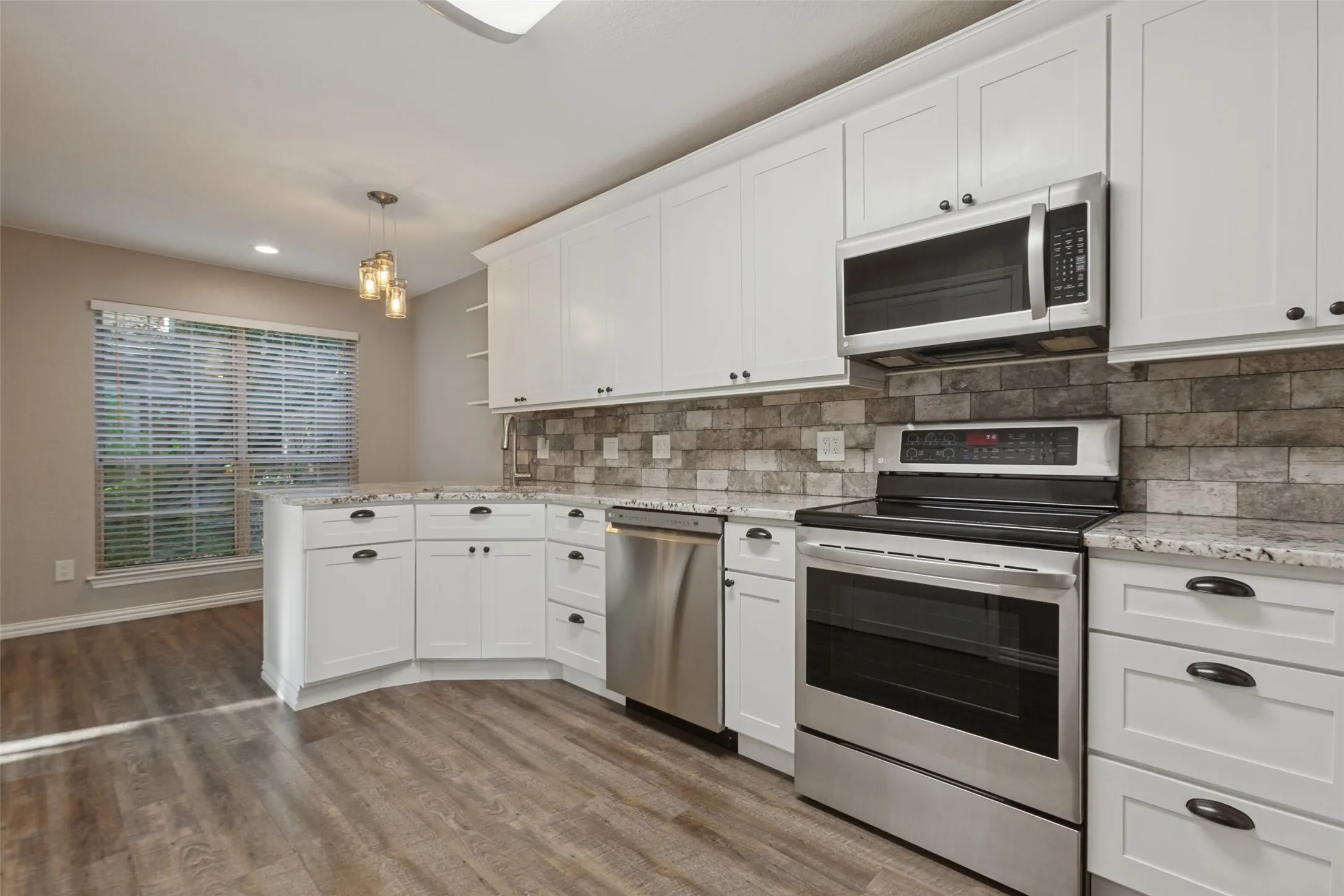 Condominium For Sale in Collin County , 17860 Windflower Way 1604, Dallas, Texas 75252, 3 Bedroom, 3 Bathroom, Garage spaces, 1,555 Sqft, built in 1985, mls#21391195, Real Estate Agent in Dallas, Homes For Sale in Collin county, Homes For Sale in Dallas, Realtor in Dallas Texas, Real Estate Brokerage Independent Realty Texas, Luminita Cordes Realtor