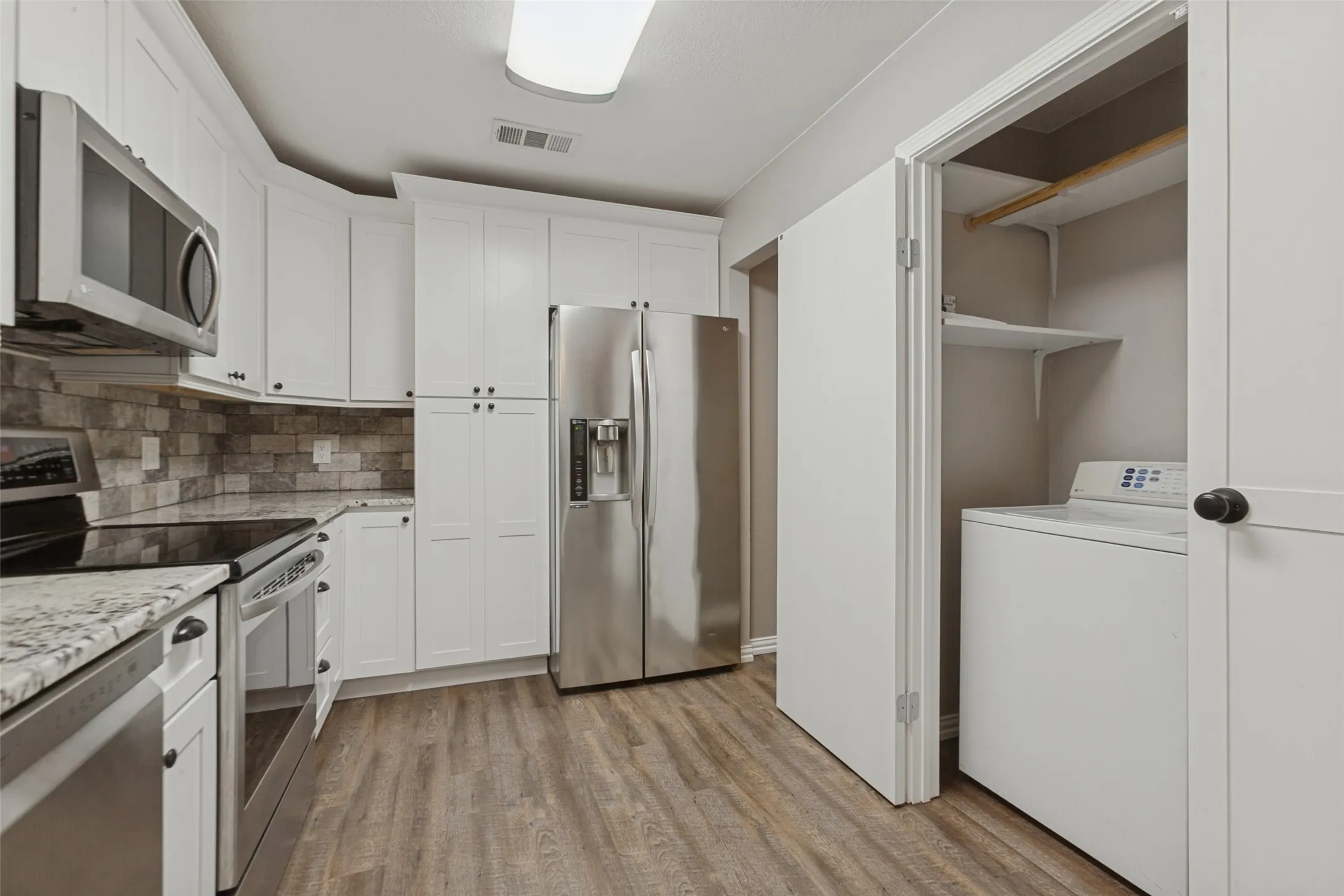 Condominium For Sale in Collin County , 17860 Windflower Way 1604, Dallas, Texas 75252, 3 Bedroom, 3 Bathroom, Garage spaces, 1,555 Sqft, built in 1985, mls#21391195, Real Estate Agent in Dallas, Homes For Sale in Collin county, Homes For Sale in Dallas, Realtor in Dallas Texas, Real Estate Brokerage Independent Realty Texas, Luminita Cordes Realtor