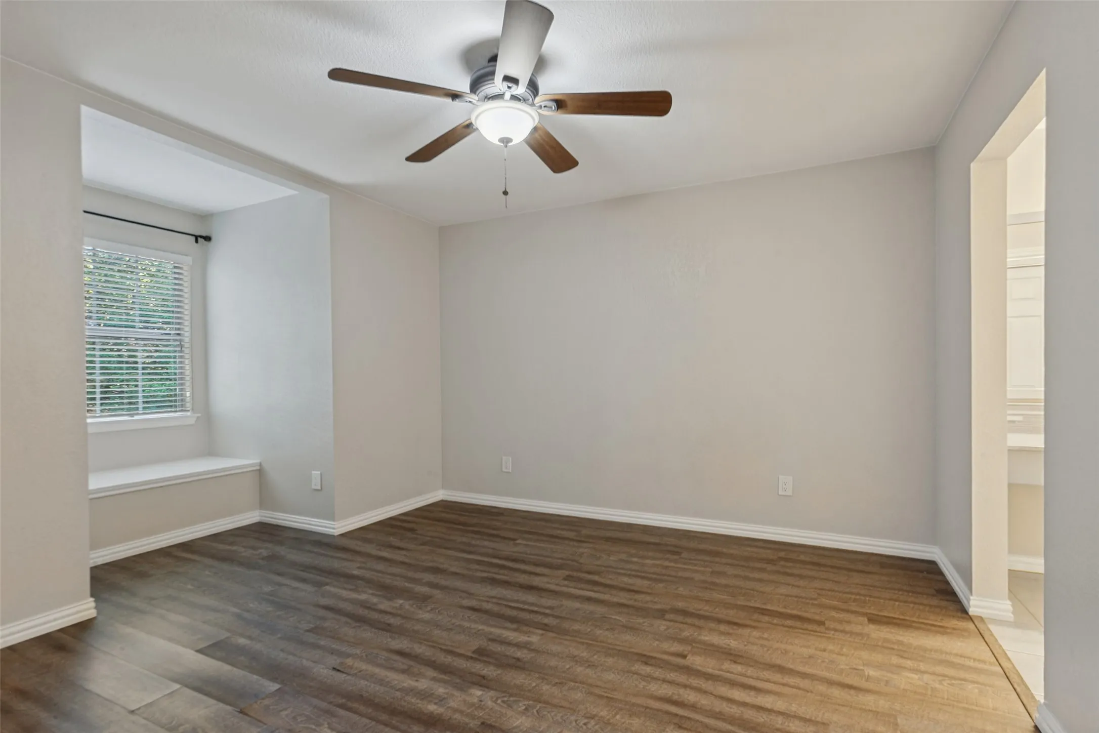 Condominium For Sale in Collin County , 17860 Windflower Way 1604, Dallas, Texas 75252, 3 Bedroom, 3 Bathroom, Garage spaces, 1,555 Sqft, built in 1985, mls#21391195, Real Estate Agent in Dallas, Homes For Sale in Collin county, Homes For Sale in Dallas, Realtor in Dallas Texas, Real Estate Brokerage Independent Realty Texas, Luminita Cordes Realtor
