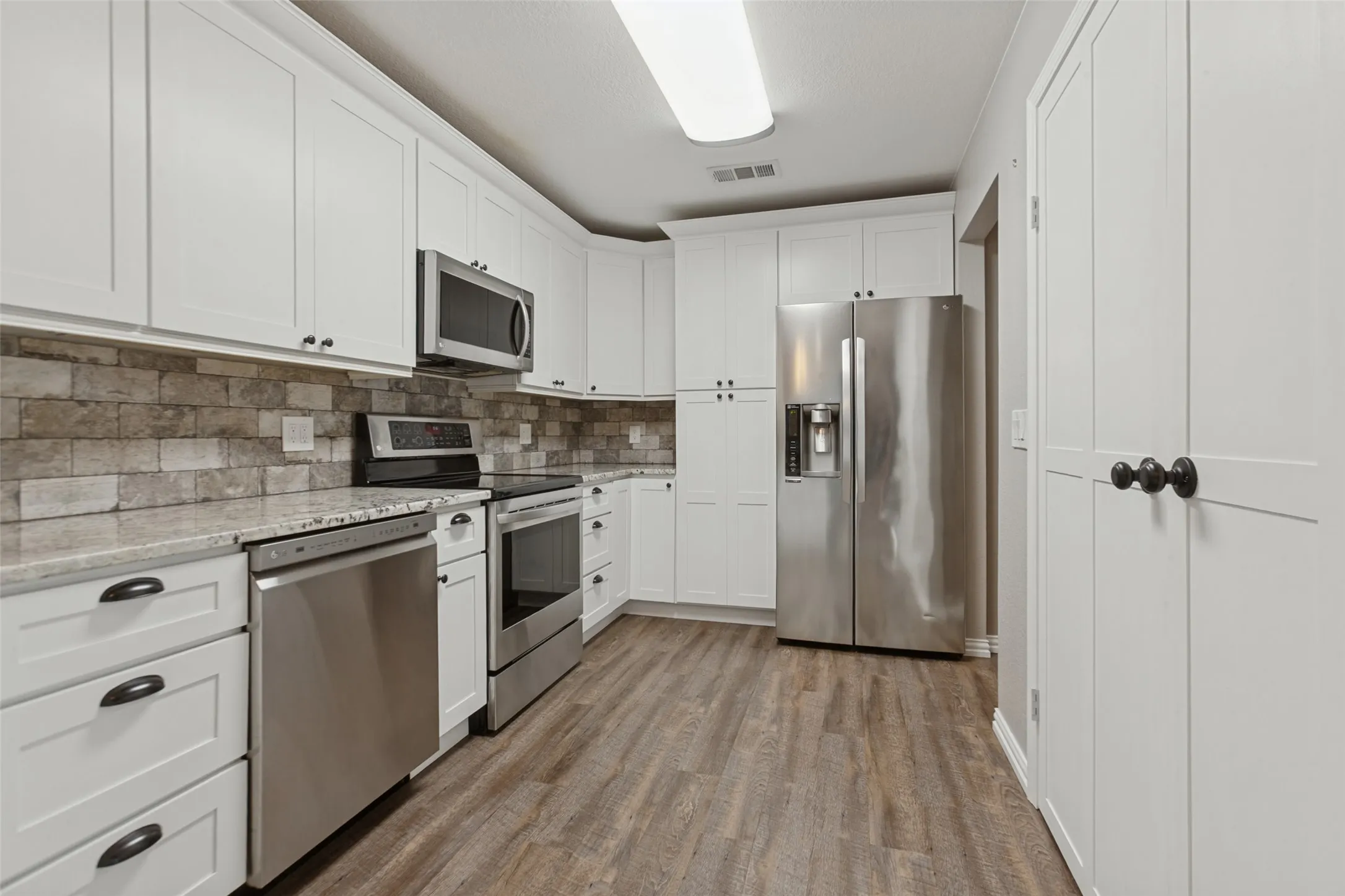 Condominium For Sale in Collin County , 17860 Windflower Way 1604, Dallas, Texas 75252, 3 Bedroom, 3 Bathroom, Garage spaces, 1,555 Sqft, built in 1985, mls#21391195, Real Estate Agent in Dallas, Homes For Sale in Collin county, Homes For Sale in Dallas, Realtor in Dallas Texas, Real Estate Brokerage Independent Realty Texas, Luminita Cordes Realtor