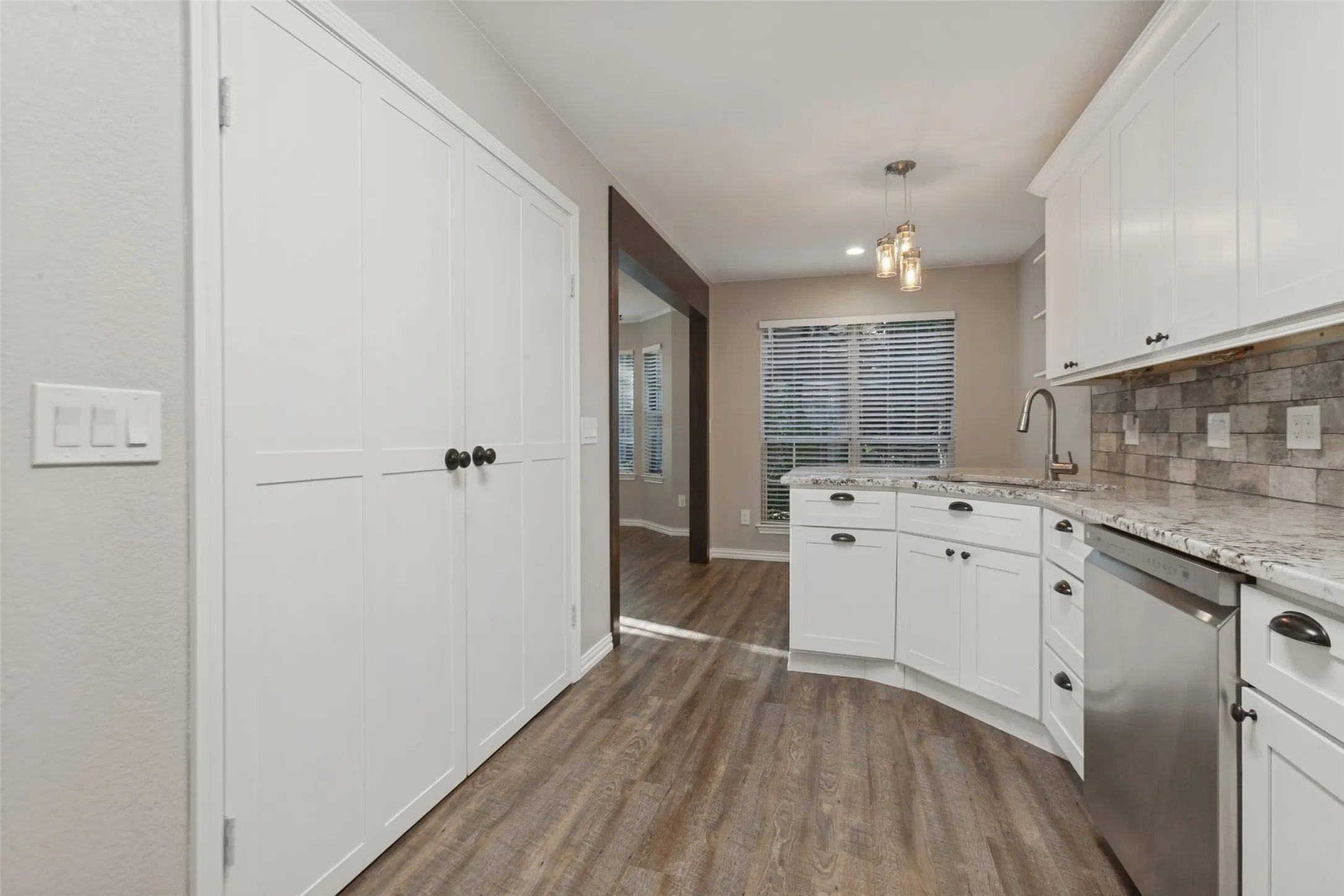 Condominium For Sale in Collin County , 17860 Windflower Way 1604, Dallas, Texas 75252, 3 Bedroom, 3 Bathroom, Garage spaces, 1,555 Sqft, built in 1985, mls#21391195, Real Estate Agent in Dallas, Homes For Sale in Collin county, Homes For Sale in Dallas, Realtor in Dallas Texas, Real Estate Brokerage Independent Realty Texas, Luminita Cordes Realtor