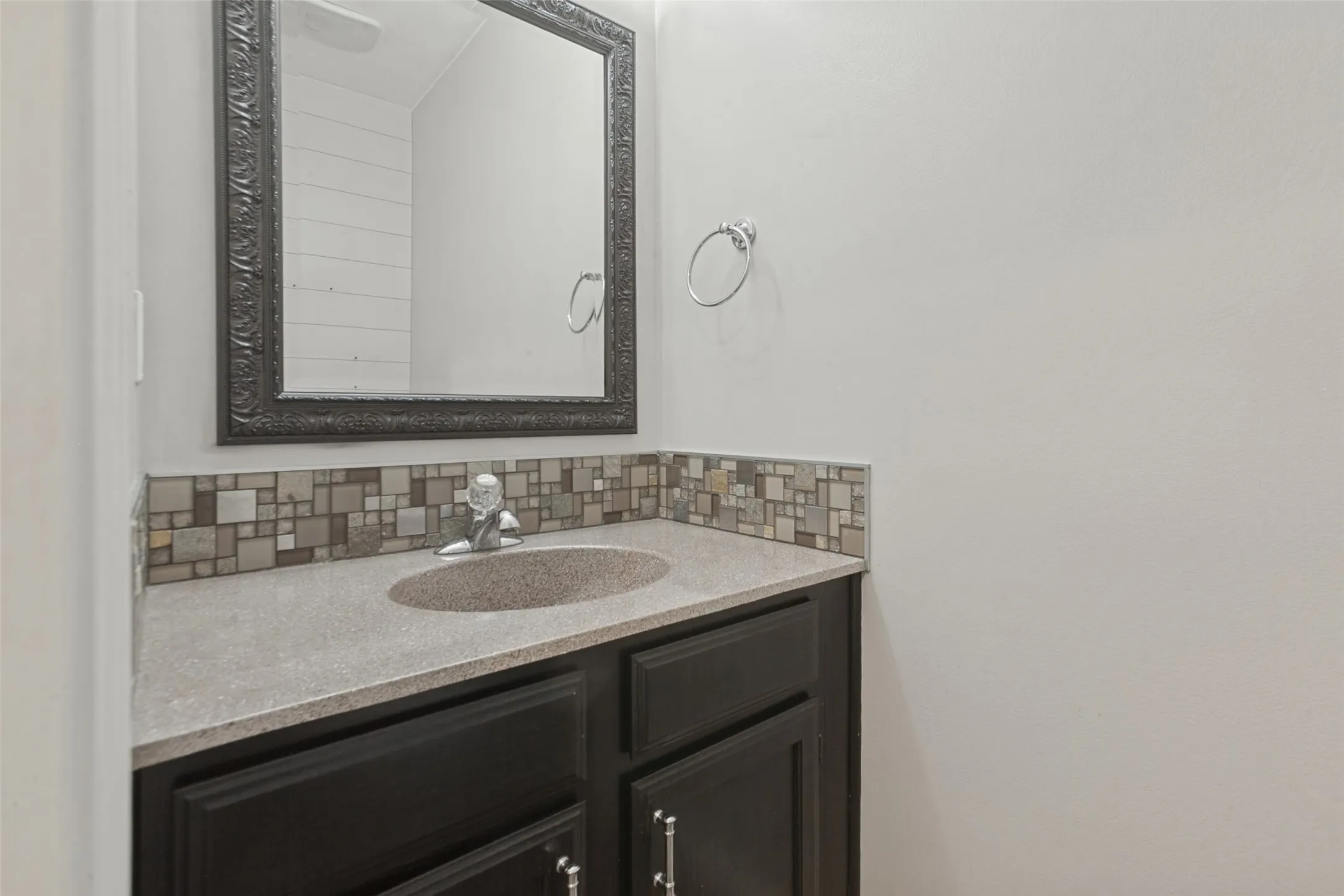 Condominium For Sale in Collin County , 17860 Windflower Way 1604, Dallas, Texas 75252, 3 Bedroom, 3 Bathroom, Garage spaces, 1,555 Sqft, built in 1985, mls#21391195, Real Estate Agent in Dallas, Homes For Sale in Collin county, Homes For Sale in Dallas, Realtor in Dallas Texas, Real Estate Brokerage Independent Realty Texas, Luminita Cordes Realtor