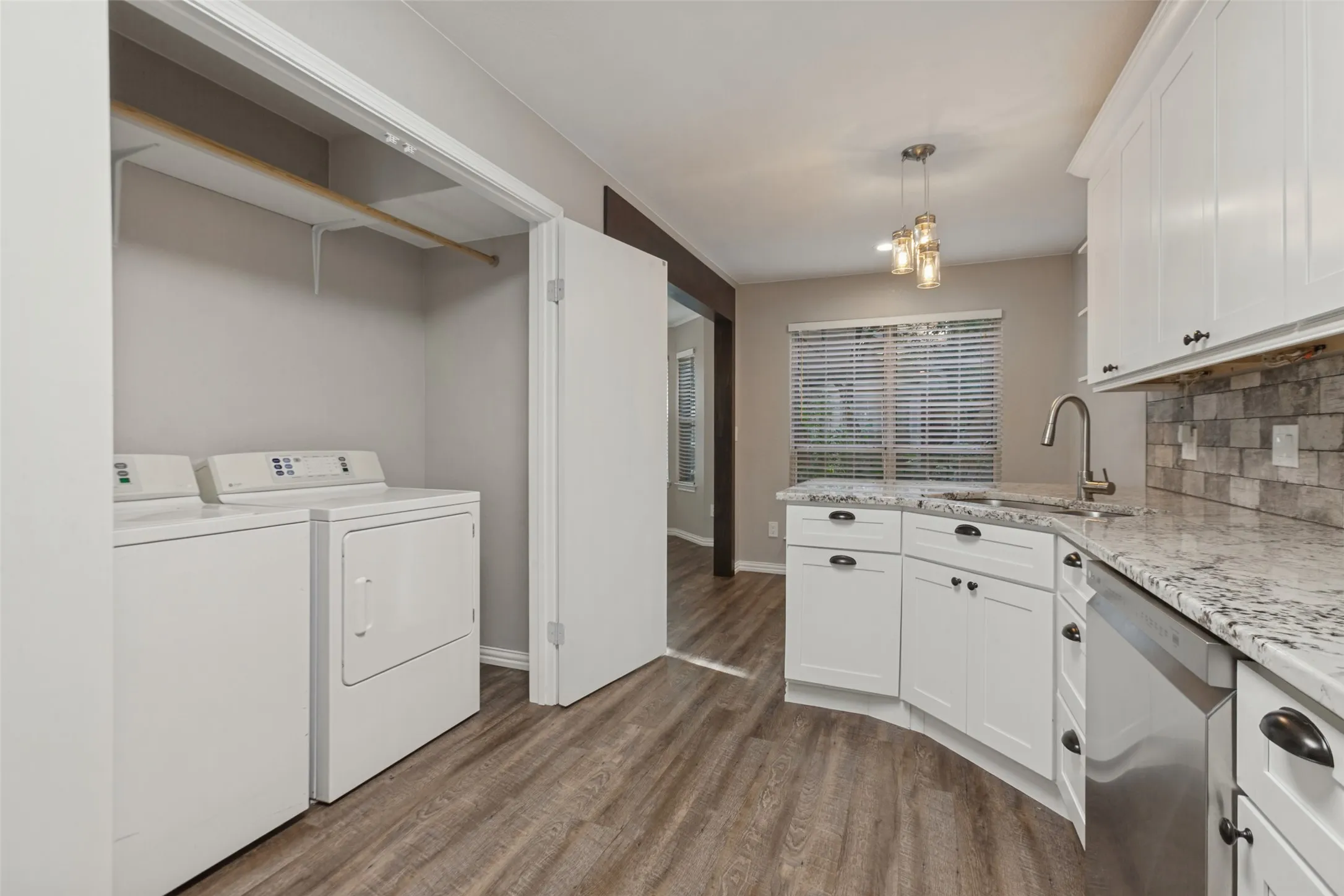 Condominium For Sale in Collin County , 17860 Windflower Way 1604, Dallas, Texas 75252, 3 Bedroom, 3 Bathroom, Garage spaces, 1,555 Sqft, built in 1985, mls#21391195, Real Estate Agent in Dallas, Homes For Sale in Collin county, Homes For Sale in Dallas, Realtor in Dallas Texas, Real Estate Brokerage Independent Realty Texas, Luminita Cordes Realtor