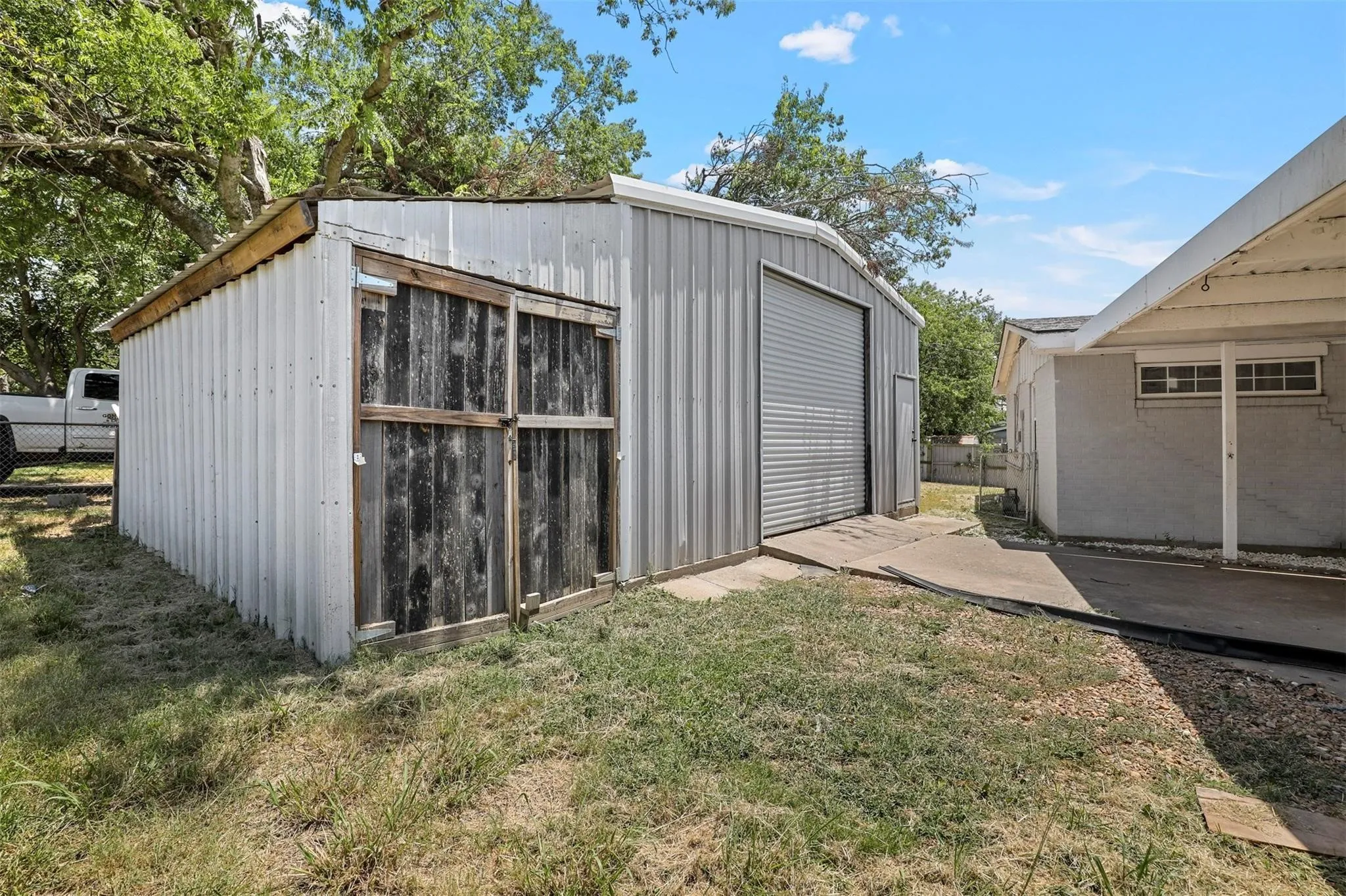 Single Family Residence For Rent in Grayson County , 811 N Grant Drive, Sherman, Texas 75092, 3 Bedroom, 2 Bathroom, 2 Garage spaces, 1,264 Sqft, built in 1956, mls#21393830, Real Estate Agent in Sherman, Homes For Rent in Grayson county, Homes For Rent in Sherman, Realtor in Sherman Texas, Real Estate Brokerage Independent Realty Texas, Luminita Cordes Realtor