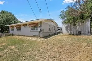 Single Family Residence For Rent in Grayson County , 811 N Grant Drive, Sherman, Texas 75092, 3 Bedroom, 2 Bathroom, 2 Garage spaces, 1,264 Sqft, built in 1956, mls#21393830, Real Estate Agent in Sherman, Homes For Rent in Grayson county, Homes For Rent in Sherman, Realtor in Sherman Texas, Real Estate Brokerage Independent Realty Texas, Luminita Cordes Realtor