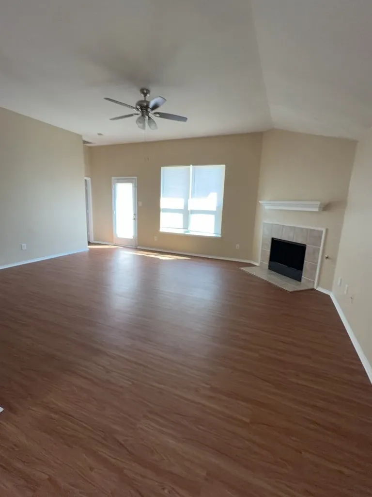 Single Family Residence For Rent in Tarrant County , 1513 Kingfisher Drive, Fort Worth, Texas 76131, 3 Bedroom, 2 Bathroom, 2 Garage spaces, 1,800 Sqft, built in 2004, mls#21394790, Real Estate Agent in Fort Worth, Homes For Rent in Tarrant county, Homes For Rent in Fort Worth, Realtor in Fort Worth Texas, Real Estate Brokerage Independent Realty Texas, Luminita Cordes Realtor