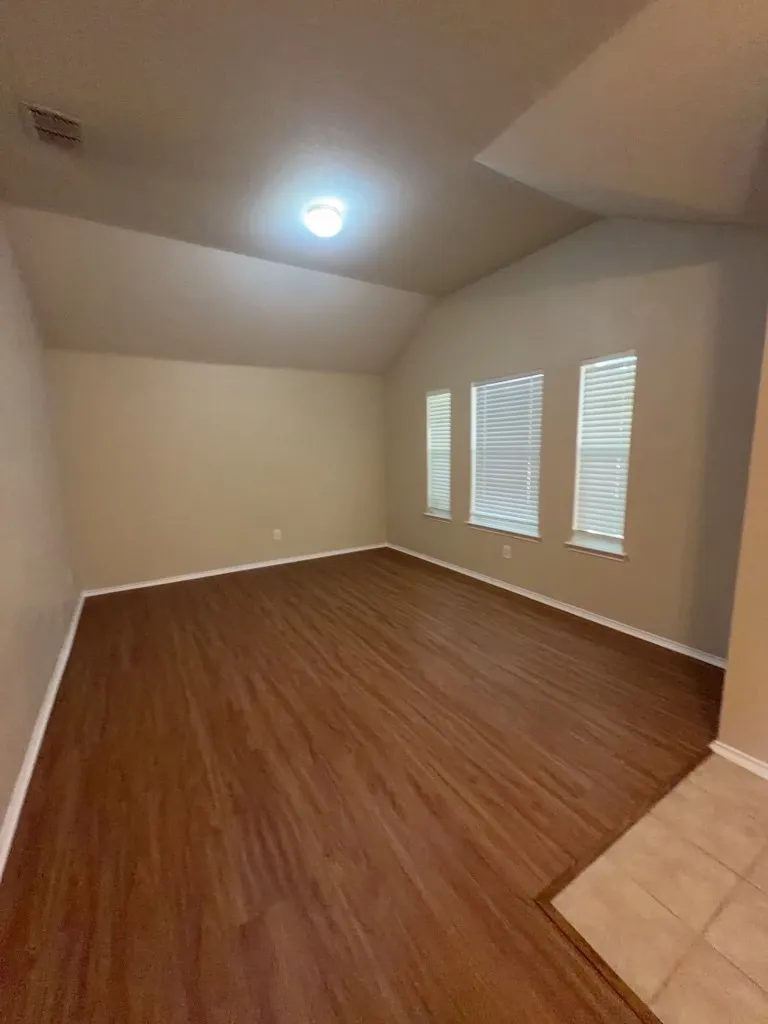 Single Family Residence For Rent in Tarrant County , 1513 Kingfisher Drive, Fort Worth, Texas 76131, 3 Bedroom, 2 Bathroom, 2 Garage spaces, 1,800 Sqft, built in 2004, mls#21394790, Real Estate Agent in Fort Worth, Homes For Rent in Tarrant county, Homes For Rent in Fort Worth, Realtor in Fort Worth Texas, Real Estate Brokerage Independent Realty Texas, Luminita Cordes Realtor