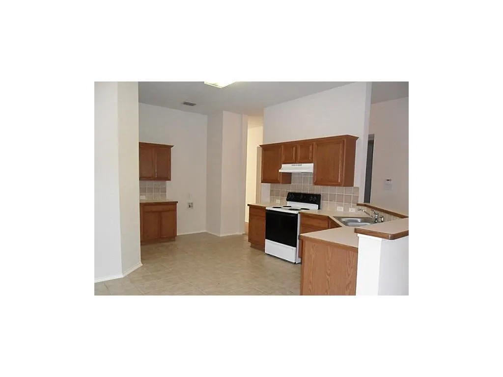 Single Family Residence For Rent in Tarrant County , 1513 Kingfisher Drive, Fort Worth, Texas 76131, 3 Bedroom, 2 Bathroom, 2 Garage spaces, 1,800 Sqft, built in 2004, mls#21394790, Real Estate Agent in Fort Worth, Homes For Rent in Tarrant county, Homes For Rent in Fort Worth, Realtor in Fort Worth Texas, Real Estate Brokerage Independent Realty Texas, Luminita Cordes Realtor