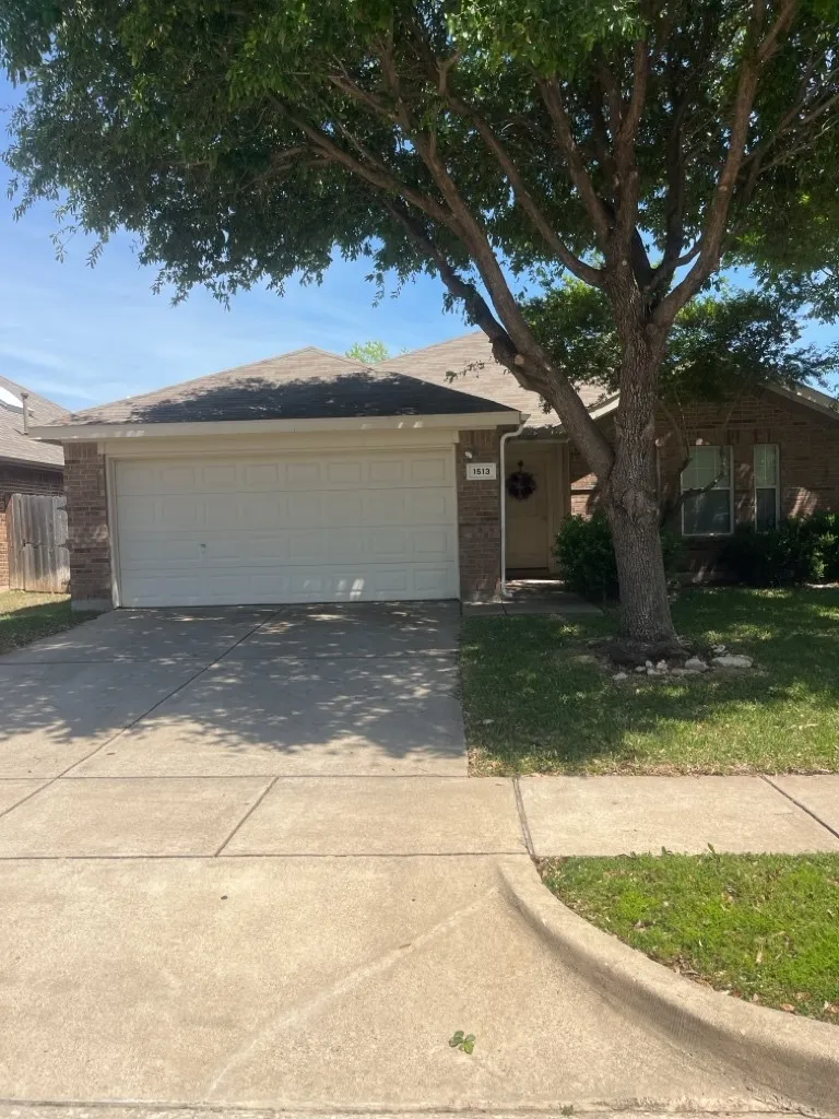 Single Family Residence For Rent in Tarrant County , 1513 Kingfisher Drive, Fort Worth, Texas 76131, 3 Bedroom, 2 Bathroom, 2 Garage spaces, 1,800 Sqft, built in 2004, mls#21394790, Real Estate Agent in Fort Worth, Homes For Rent in Tarrant county, Homes For Rent in Fort Worth, Realtor in Fort Worth Texas, Real Estate Brokerage Independent Realty Texas, Luminita Cordes Realtor