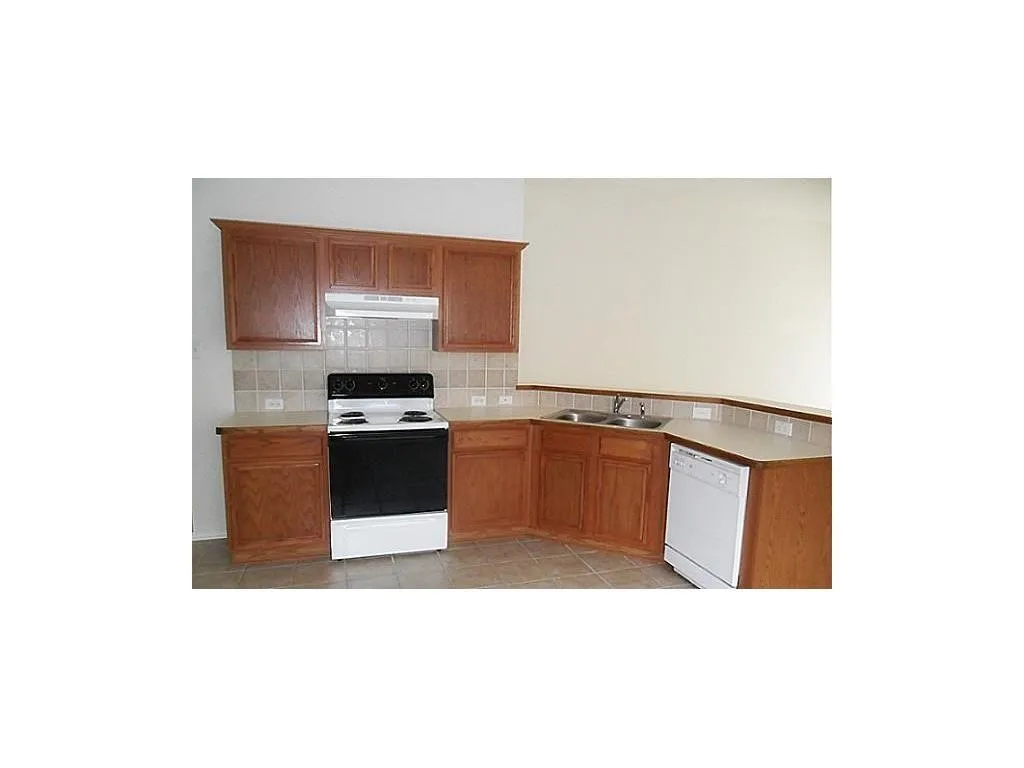 Single Family Residence For Rent in Tarrant County , 1513 Kingfisher Drive, Fort Worth, Texas 76131, 3 Bedroom, 2 Bathroom, 2 Garage spaces, 1,800 Sqft, built in 2004, mls#21394790, Real Estate Agent in Fort Worth, Homes For Rent in Tarrant county, Homes For Rent in Fort Worth, Realtor in Fort Worth Texas, Real Estate Brokerage Independent Realty Texas, Luminita Cordes Realtor