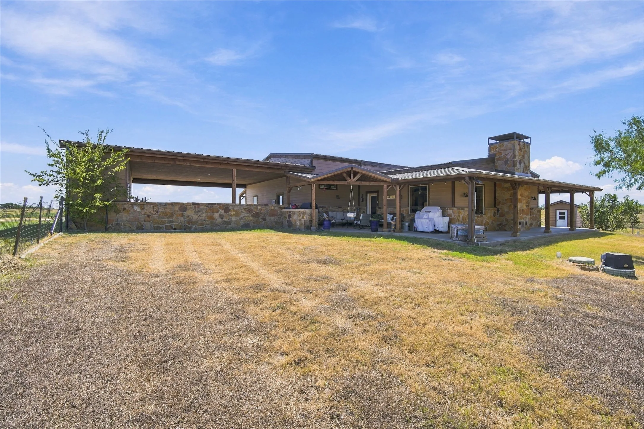 Single Family Residence For Sale in Ellis County , 290 Barton Road, Maypearl, Texas 76064, 3 Bedroom, 3 Bathroom, Garage spaces, 3,664 Sqft, built in 2014, mls#21387139, Real Estate Agent in Maypearl, Homes For Sale in Ellis county, Homes For Sale in Maypearl, Realtor in Maypearl Texas, Real Estate Brokerage Independent Realty Texas, Luminita Cordes Realtor