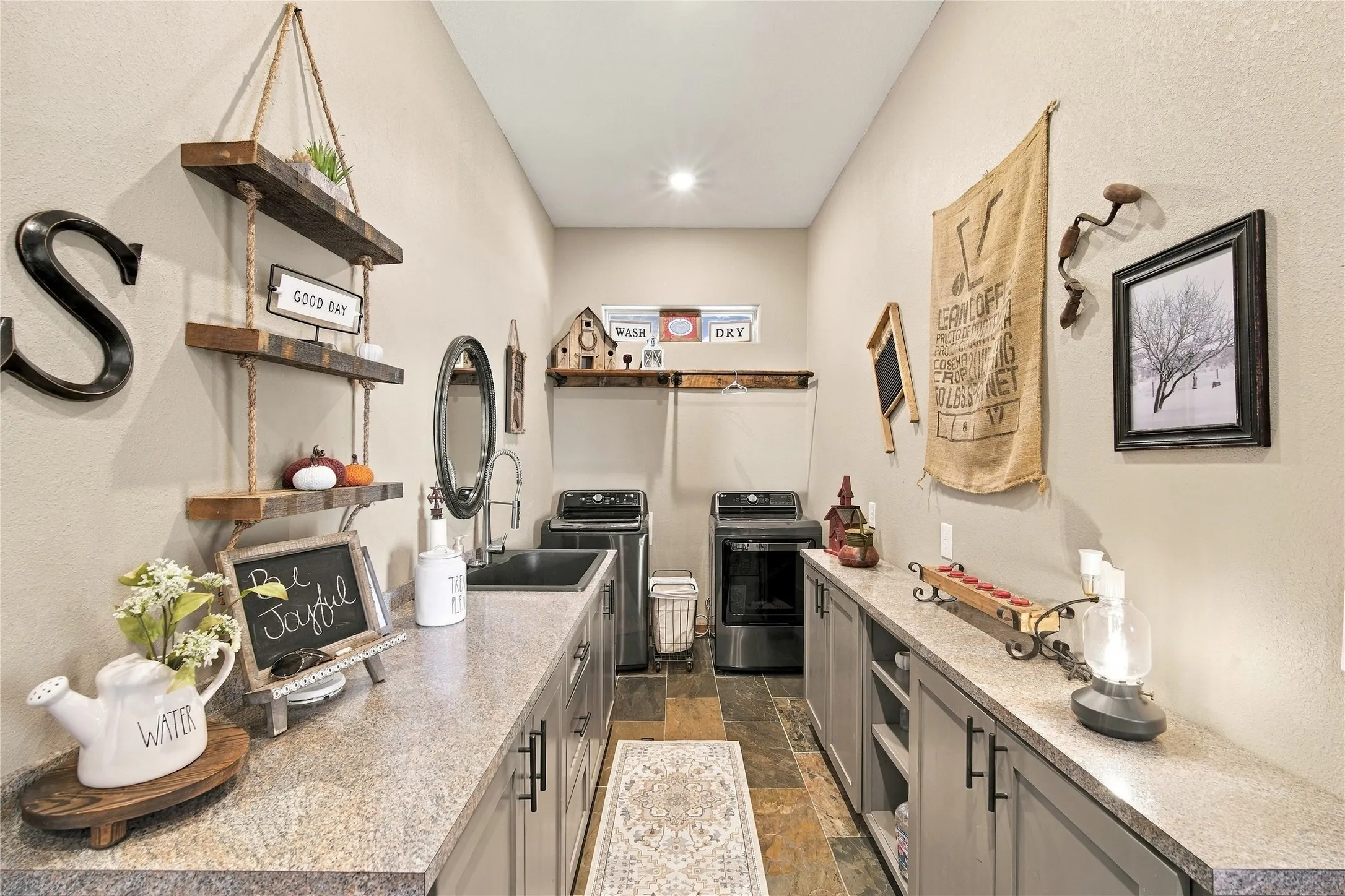 Single Family Residence For Sale in Ellis County , 290 Barton Road, Maypearl, Texas 76064, 3 Bedroom, 3 Bathroom, Garage spaces, 3,664 Sqft, built in 2014, mls#21387139, Real Estate Agent in Maypearl, Homes For Sale in Ellis county, Homes For Sale in Maypearl, Realtor in Maypearl Texas, Real Estate Brokerage Independent Realty Texas, Luminita Cordes Realtor