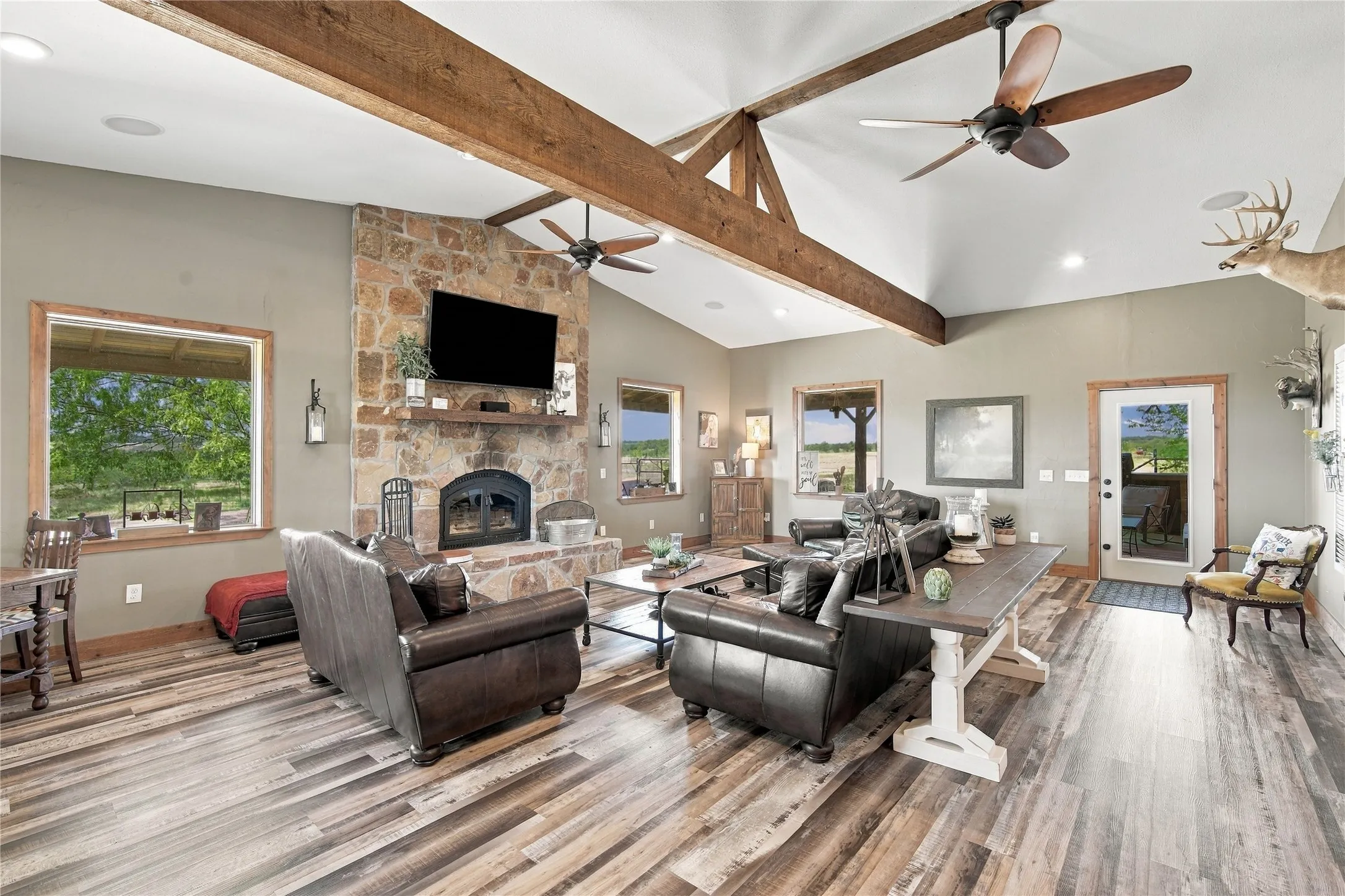 Single Family Residence For Sale in Ellis County , 290 Barton Road, Maypearl, Texas 76064, 3 Bedroom, 3 Bathroom, Garage spaces, 3,664 Sqft, built in 2014, mls#21387139, Real Estate Agent in Maypearl, Homes For Sale in Ellis county, Homes For Sale in Maypearl, Realtor in Maypearl Texas, Real Estate Brokerage Independent Realty Texas, Luminita Cordes Realtor