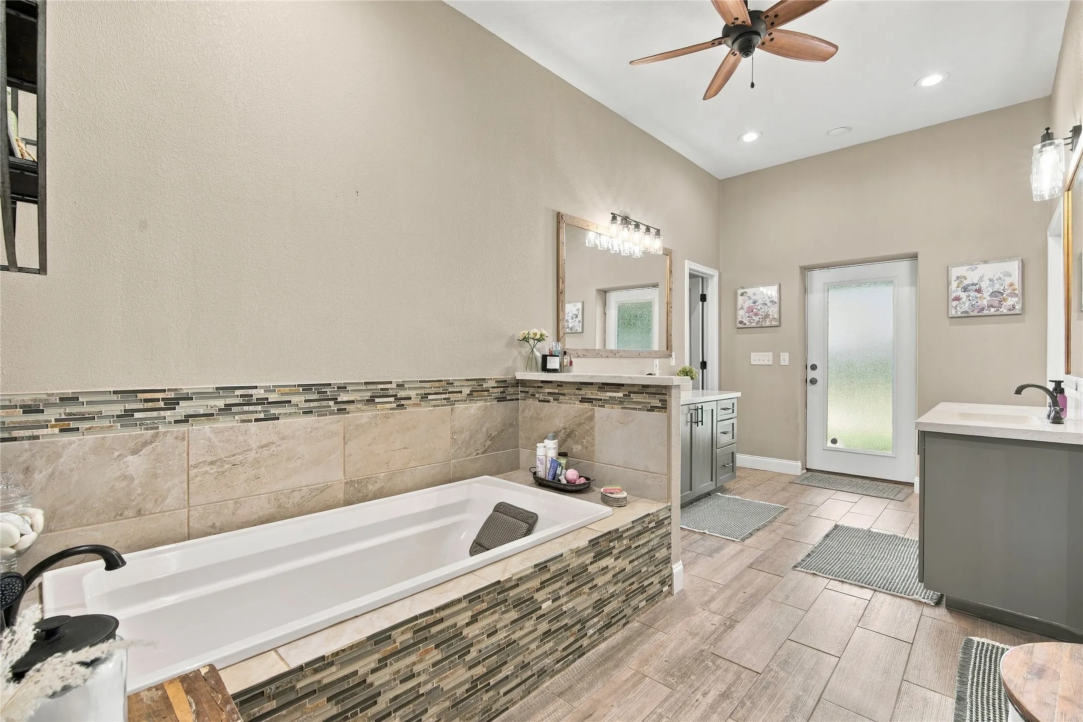 Single Family Residence For Sale in Ellis County , 290 Barton Road, Maypearl, Texas 76064, 3 Bedroom, 3 Bathroom, Garage spaces, 3,664 Sqft, built in 2014, mls#21387139, Real Estate Agent in Maypearl, Homes For Sale in Ellis county, Homes For Sale in Maypearl, Realtor in Maypearl Texas, Real Estate Brokerage Independent Realty Texas, Luminita Cordes Realtor