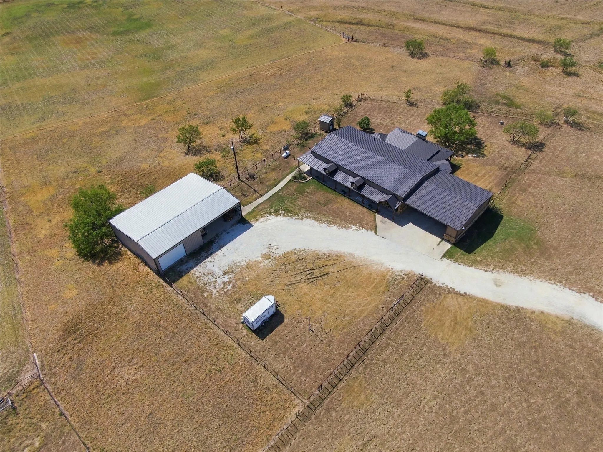 Single Family Residence For Sale in Ellis County , 290 Barton Road, Maypearl, Texas 76064, 3 Bedroom, 3 Bathroom, Garage spaces, 3,664 Sqft, built in 2014, mls#21387139, Real Estate Agent in Maypearl, Homes For Sale in Ellis county, Homes For Sale in Maypearl, Realtor in Maypearl Texas, Real Estate Brokerage Independent Realty Texas, Luminita Cordes Realtor