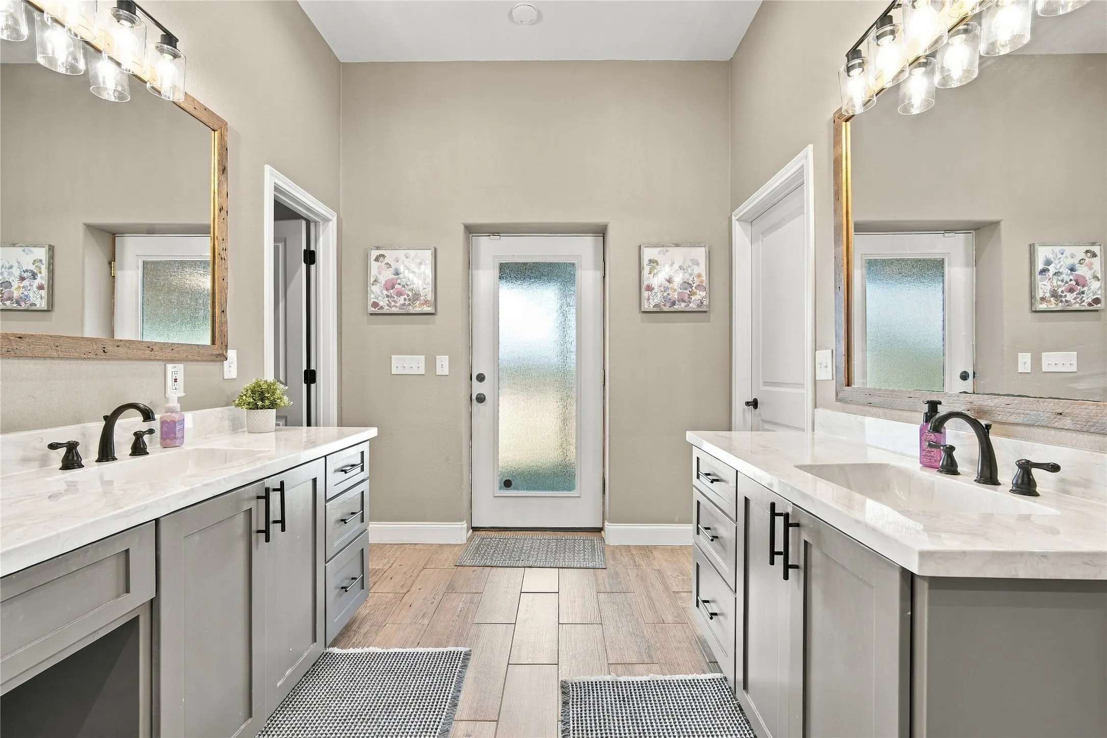 Single Family Residence For Sale in Ellis County , 290 Barton Road, Maypearl, Texas 76064, 3 Bedroom, 3 Bathroom, Garage spaces, 3,664 Sqft, built in 2014, mls#21387139, Real Estate Agent in Maypearl, Homes For Sale in Ellis county, Homes For Sale in Maypearl, Realtor in Maypearl Texas, Real Estate Brokerage Independent Realty Texas, Luminita Cordes Realtor