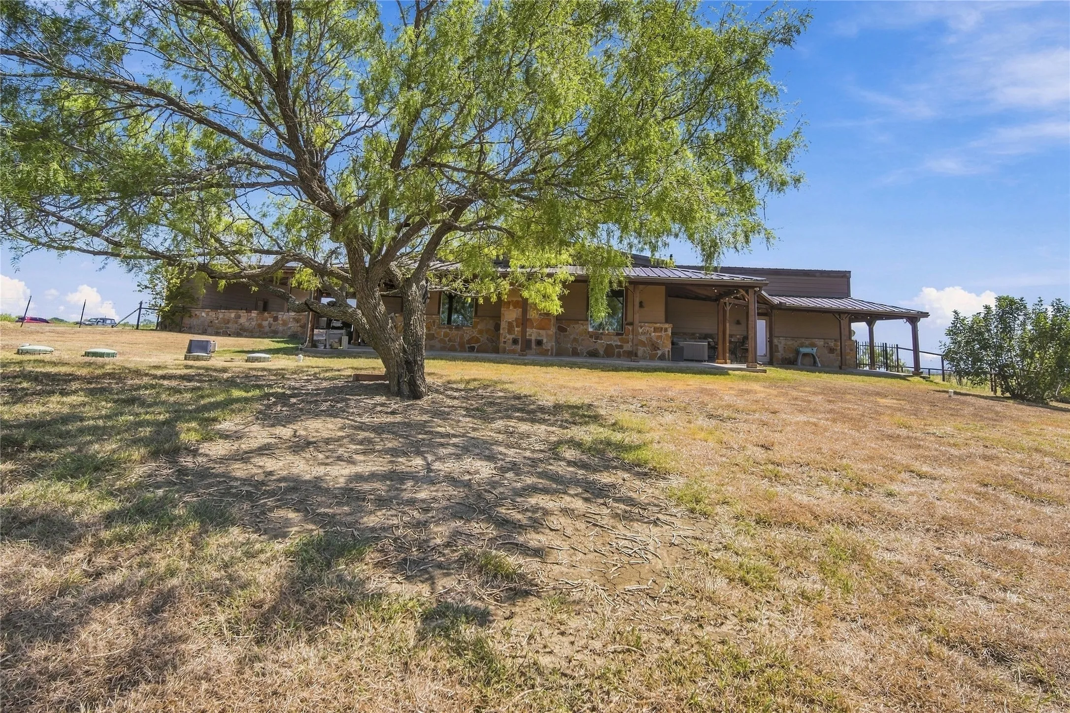 Single Family Residence For Sale in Ellis County , 290 Barton Road, Maypearl, Texas 76064, 3 Bedroom, 3 Bathroom, Garage spaces, 3,664 Sqft, built in 2014, mls#21387139, Real Estate Agent in Maypearl, Homes For Sale in Ellis county, Homes For Sale in Maypearl, Realtor in Maypearl Texas, Real Estate Brokerage Independent Realty Texas, Luminita Cordes Realtor