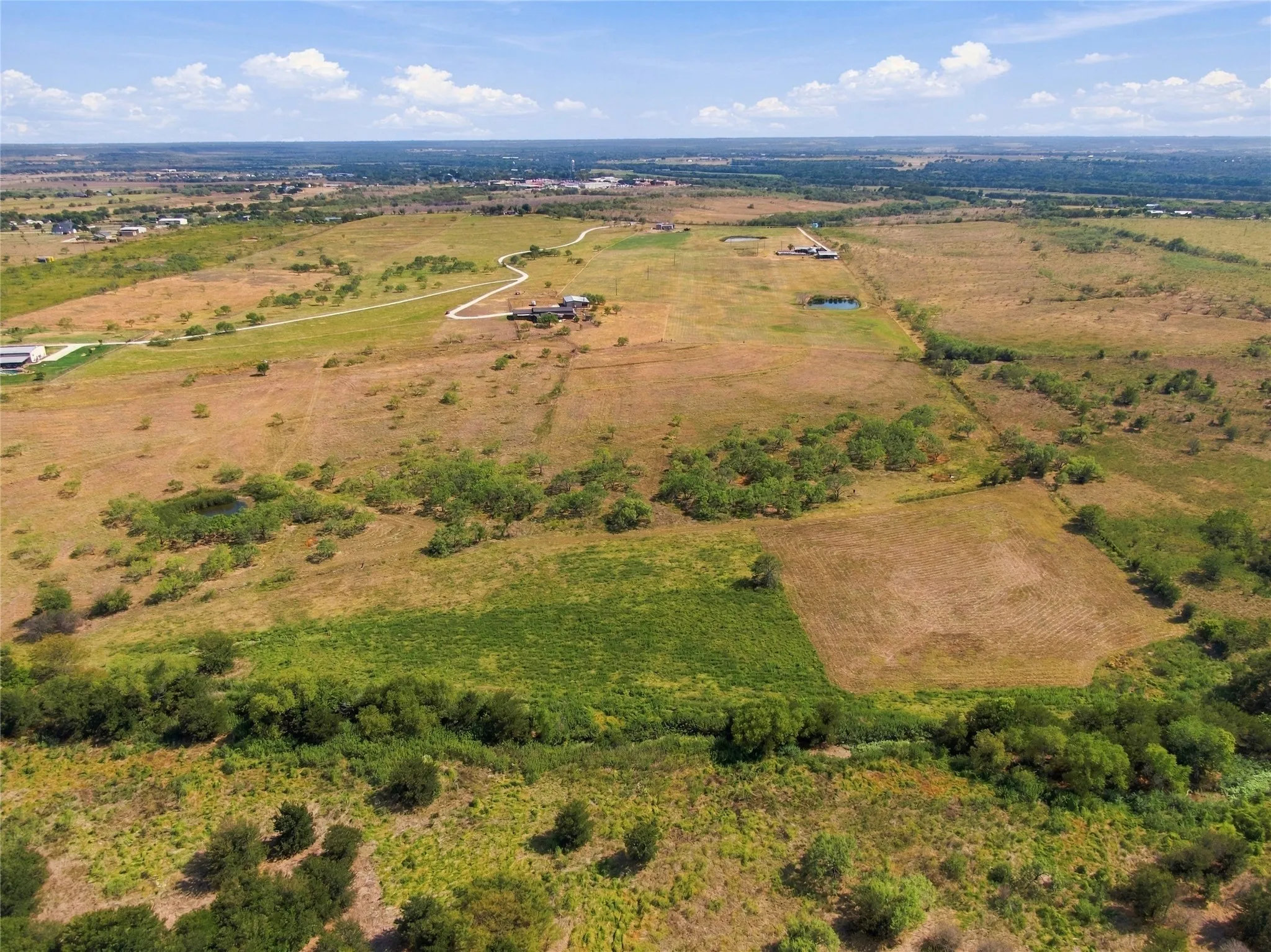 Single Family Residence For Sale in Ellis County , 290 Barton Road, Maypearl, Texas 76064, 3 Bedroom, 3 Bathroom, Garage spaces, 3,664 Sqft, built in 2014, mls#21387139, Real Estate Agent in Maypearl, Homes For Sale in Ellis county, Homes For Sale in Maypearl, Realtor in Maypearl Texas, Real Estate Brokerage Independent Realty Texas, Luminita Cordes Realtor
