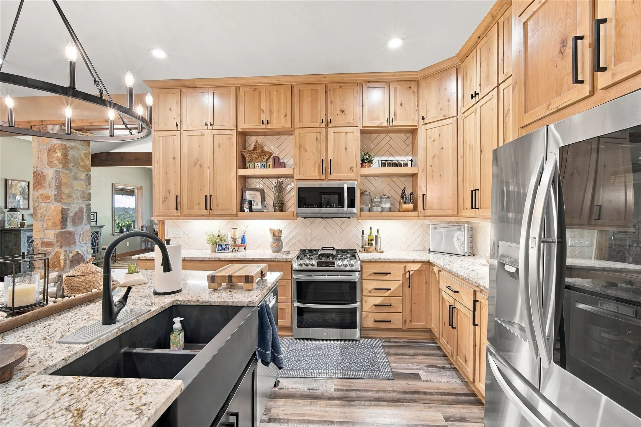 Single Family Residence For Sale in Ellis County , 290 Barton Road, Maypearl, Texas 76064, 3 Bedroom, 3 Bathroom, Garage spaces, 3,664 Sqft, built in 2014, mls#21387139, Real Estate Agent in Maypearl, Homes For Sale in Ellis county, Homes For Sale in Maypearl, Realtor in Maypearl Texas, Real Estate Brokerage Independent Realty Texas, Luminita Cordes Realtor