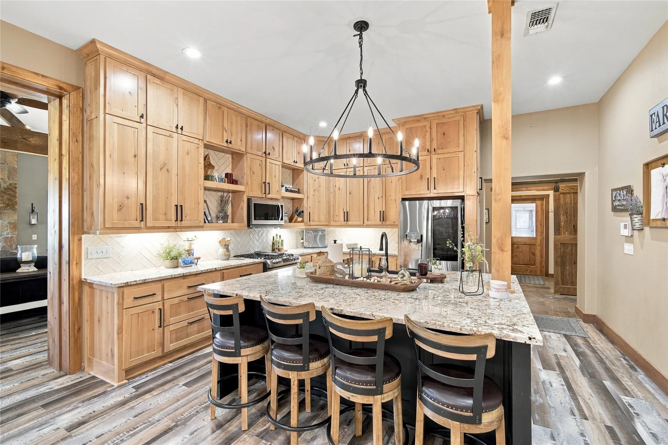 Single Family Residence For Sale in Ellis County , 290 Barton Road, Maypearl, Texas 76064, 3 Bedroom, 3 Bathroom, Garage spaces, 3,664 Sqft, built in 2014, mls#21387139, Real Estate Agent in Maypearl, Homes For Sale in Ellis county, Homes For Sale in Maypearl, Realtor in Maypearl Texas, Real Estate Brokerage Independent Realty Texas, Luminita Cordes Realtor
