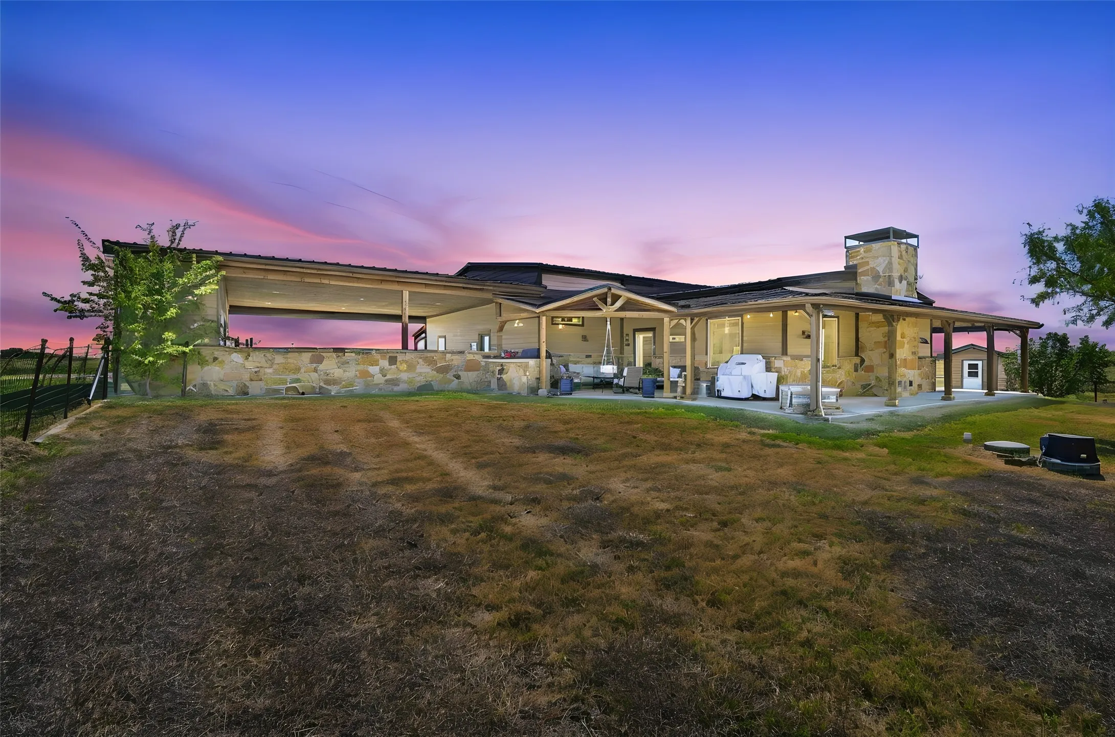 Single Family Residence For Sale in Ellis County , 290 Barton Road, Maypearl, Texas 76064, 3 Bedroom, 3 Bathroom, Garage spaces, 3,664 Sqft, built in 2014, mls#21387139, Real Estate Agent in Maypearl, Homes For Sale in Ellis county, Homes For Sale in Maypearl, Realtor in Maypearl Texas, Real Estate Brokerage Independent Realty Texas, Luminita Cordes Realtor
