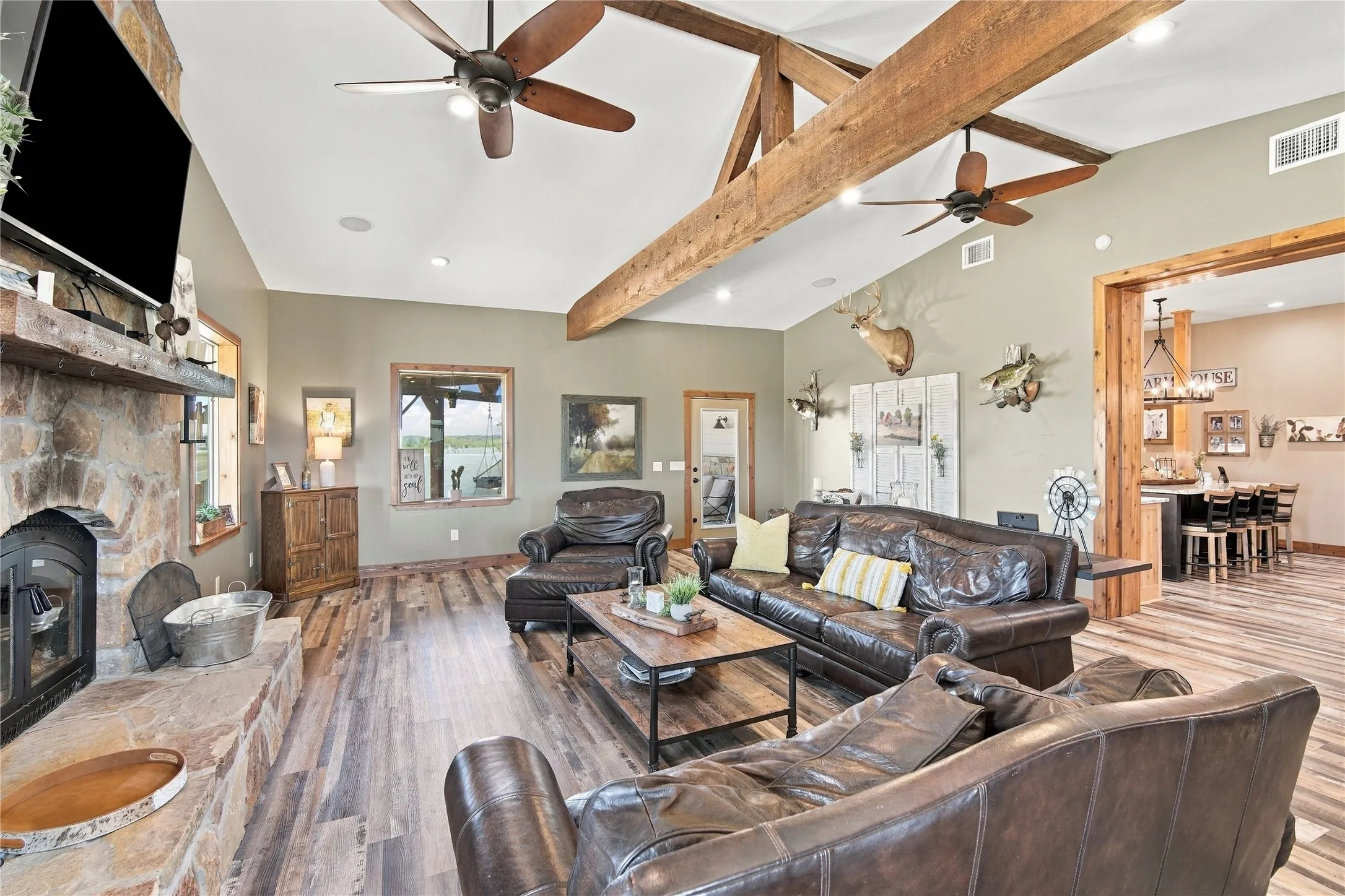 Single Family Residence For Sale in Ellis County , 290 Barton Road, Maypearl, Texas 76064, 3 Bedroom, 3 Bathroom, Garage spaces, 3,664 Sqft, built in 2014, mls#21387139, Real Estate Agent in Maypearl, Homes For Sale in Ellis county, Homes For Sale in Maypearl, Realtor in Maypearl Texas, Real Estate Brokerage Independent Realty Texas, Luminita Cordes Realtor