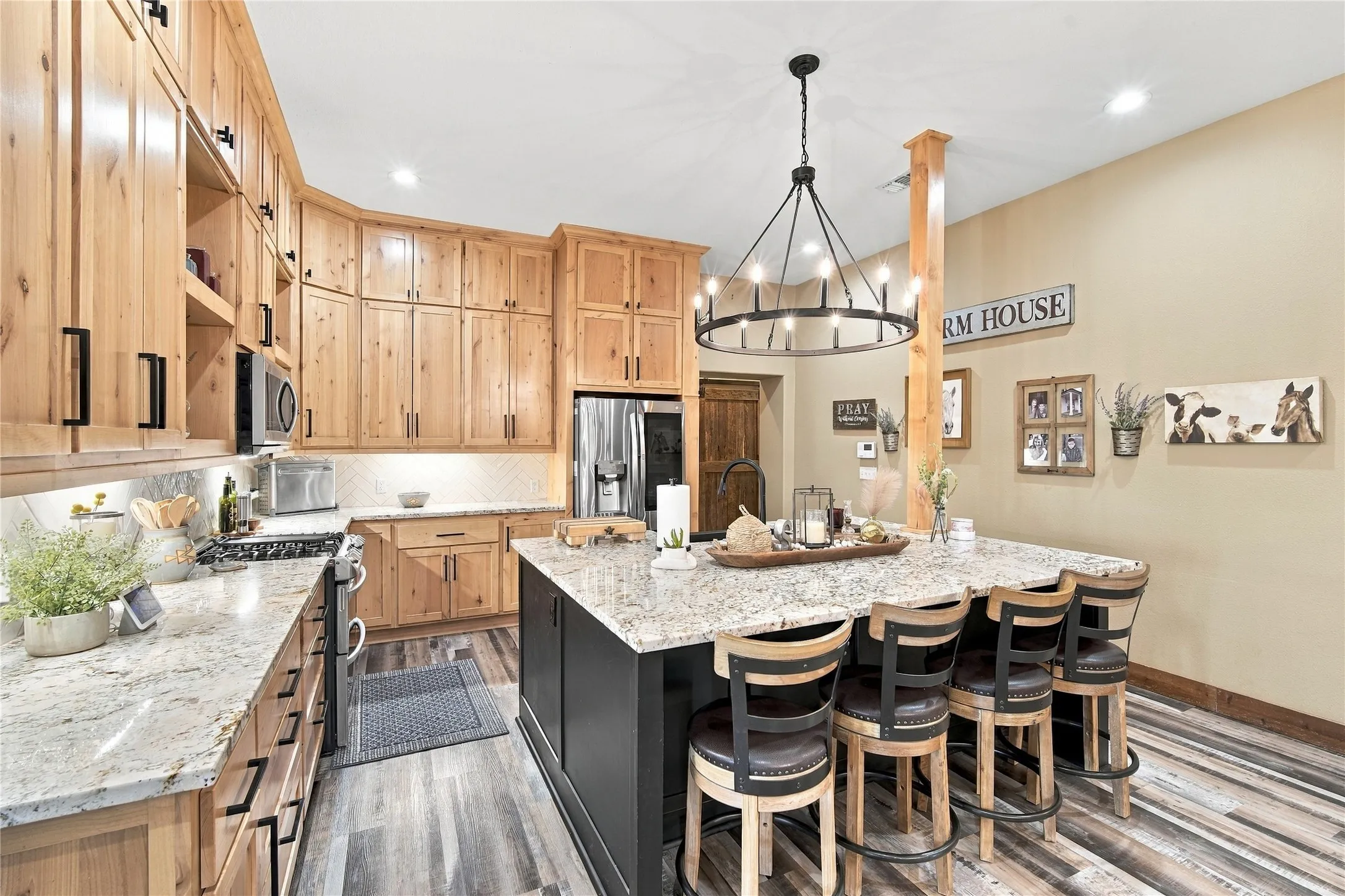 Single Family Residence For Sale in Ellis County , 290 Barton Road, Maypearl, Texas 76064, 3 Bedroom, 3 Bathroom, Garage spaces, 3,664 Sqft, built in 2014, mls#21387139, Real Estate Agent in Maypearl, Homes For Sale in Ellis county, Homes For Sale in Maypearl, Realtor in Maypearl Texas, Real Estate Brokerage Independent Realty Texas, Luminita Cordes Realtor