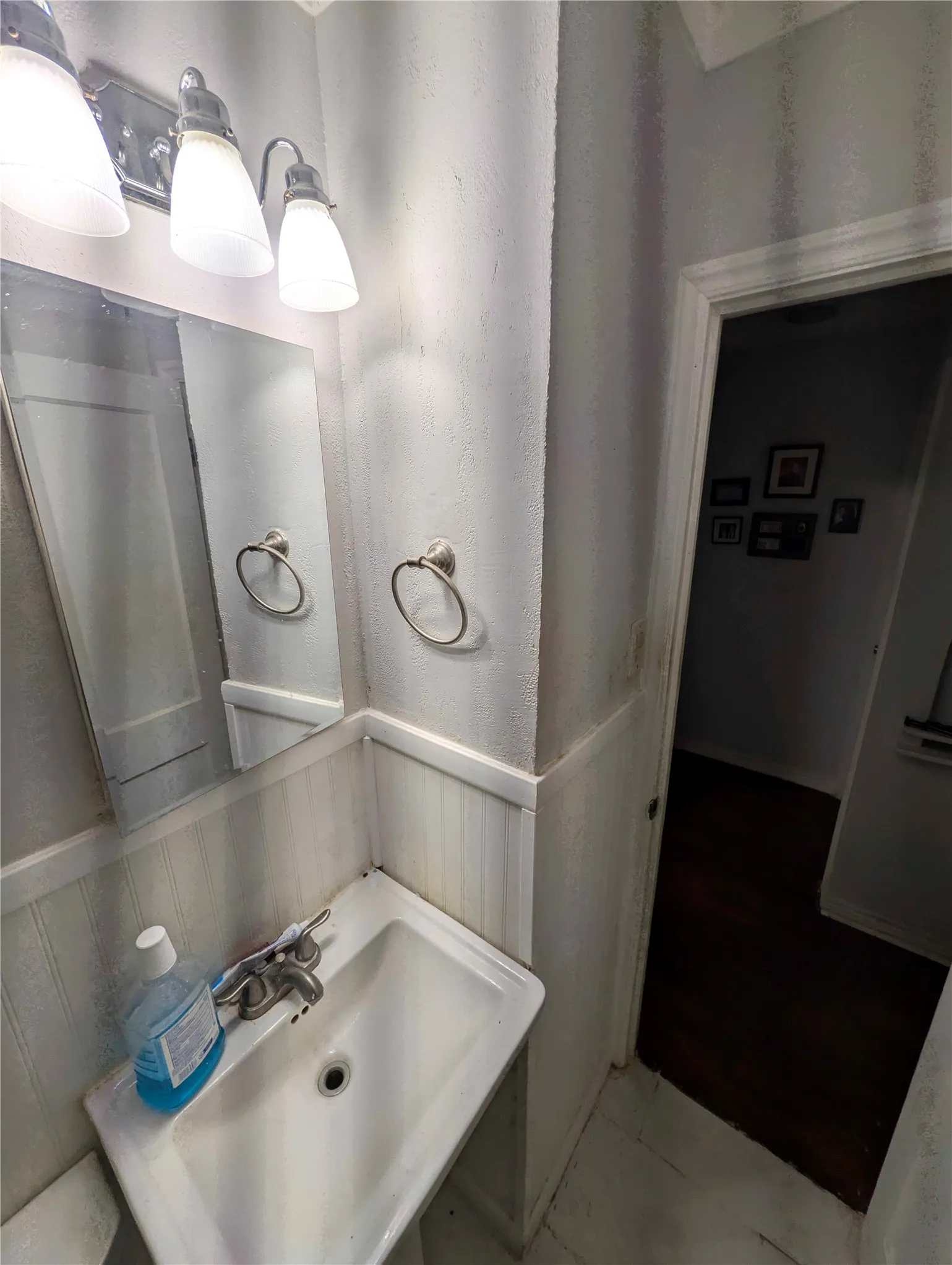 Single Family Residence For Sale in Dallas County , 2723 Grayson Drive, Dallas, Texas 75224, 3 Bedroom, 1 Bathroom, 1 Garage spaces, 1,224 Sqft, built in 1950, mls#21394793, Real Estate Agent in Dallas, Homes For Sale in Dallas county, Homes For Sale in Dallas, Realtor in Dallas Texas, Real Estate Brokerage Independent Realty Texas, Luminita Cordes Realtor