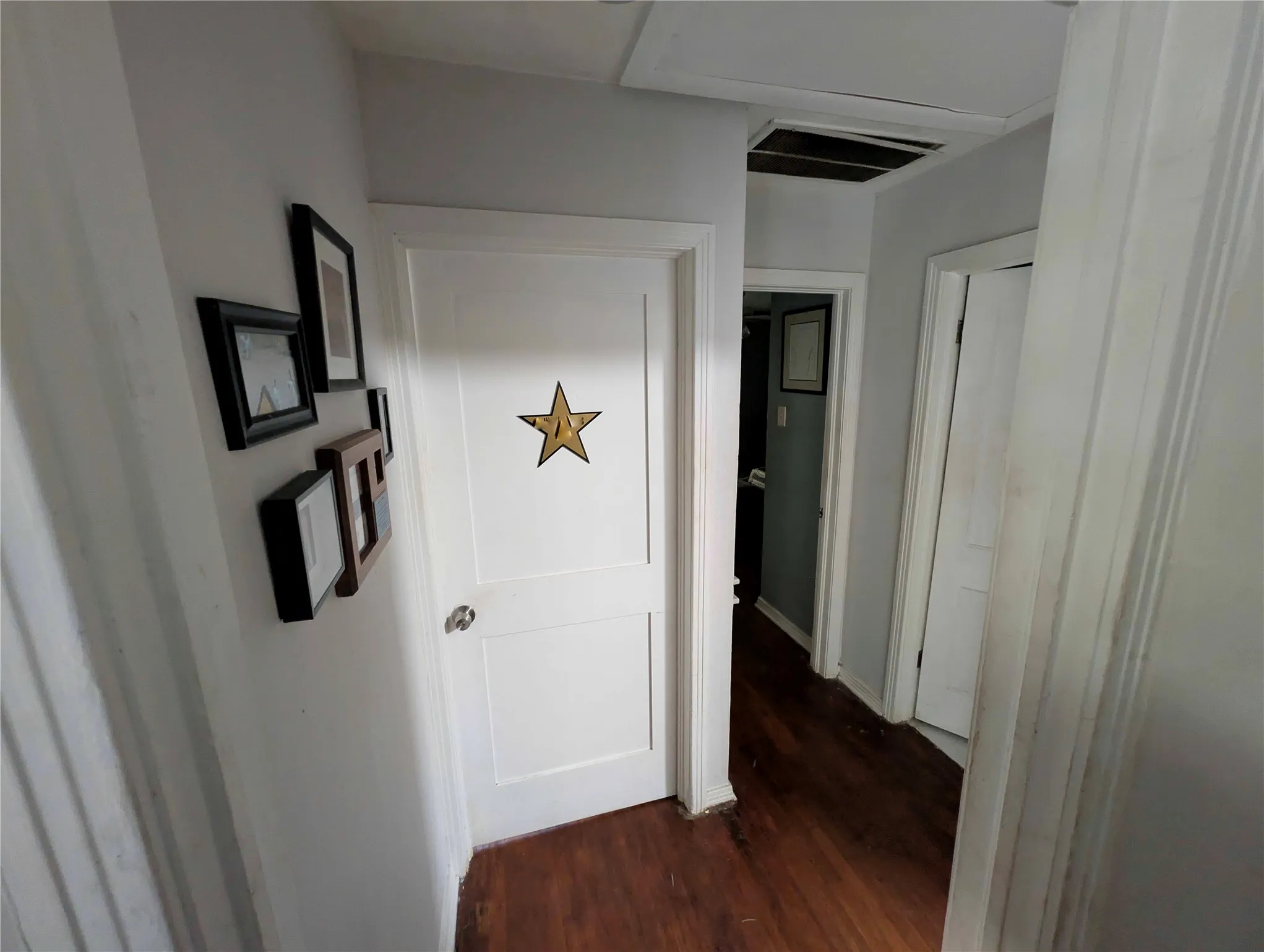 Single Family Residence For Sale in Dallas County , 2723 Grayson Drive, Dallas, Texas 75224, 3 Bedroom, 1 Bathroom, 1 Garage spaces, 1,224 Sqft, built in 1950, mls#21394793, Real Estate Agent in Dallas, Homes For Sale in Dallas county, Homes For Sale in Dallas, Realtor in Dallas Texas, Real Estate Brokerage Independent Realty Texas, Luminita Cordes Realtor