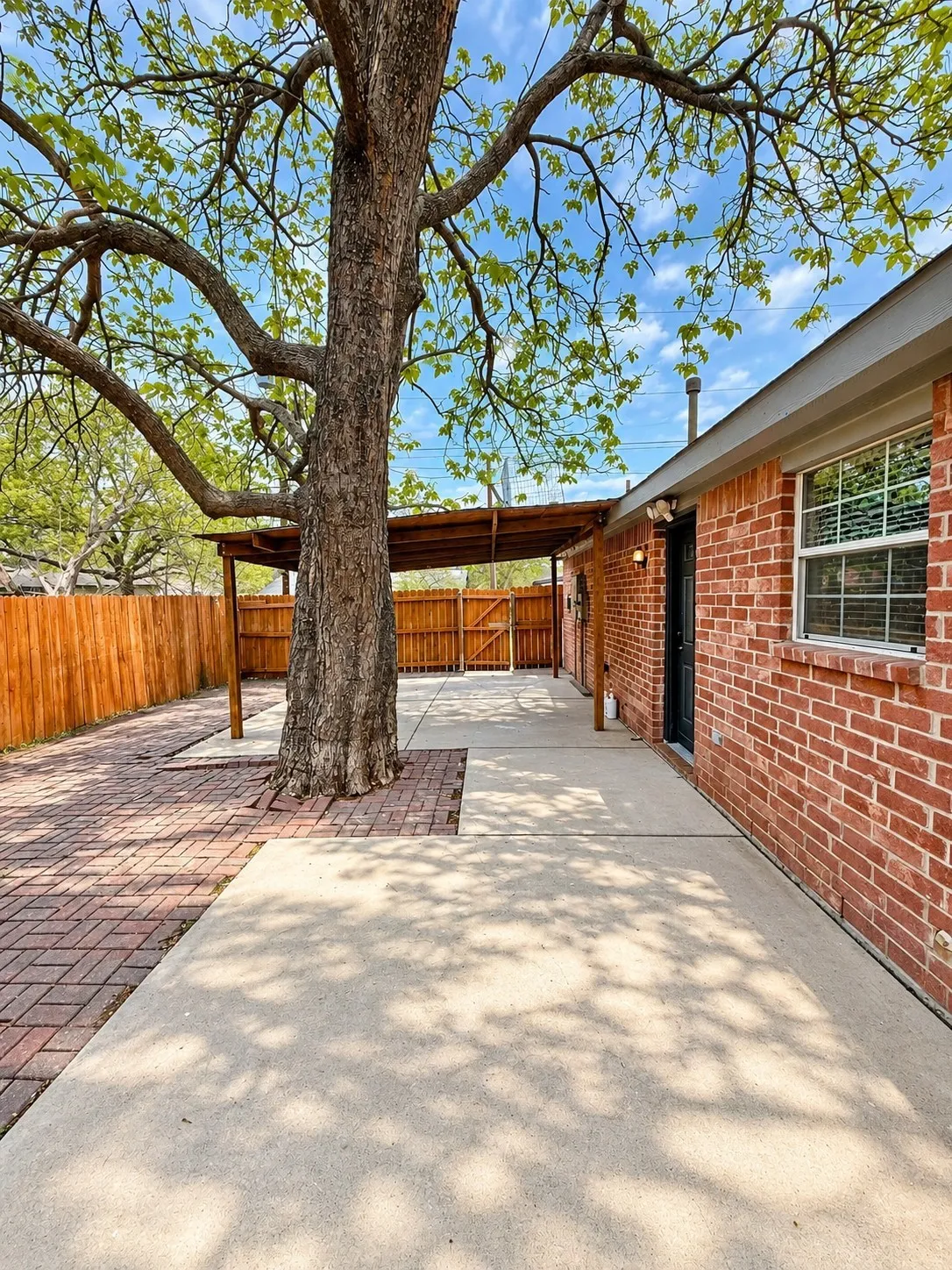 Single Family Residence For Rent in Collin County , 1102 Hamilton Street, Mc Kinney, Texas 75069, 3 Bedroom, 2 Bathroom, Garage spaces, 1,173 Sqft, built in 2004, mls#21393230, Real Estate Agent in Mc Kinney, Homes For Rent in Collin county, Homes For Rent in Mc Kinney, Realtor in Mc Kinney Texas, Real Estate Brokerage Independent Realty Texas, Luminita Cordes Realtor