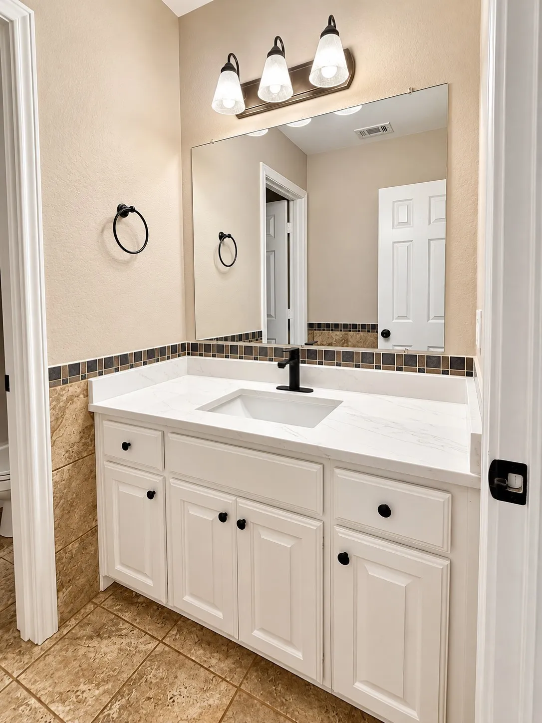 Single Family Residence For Rent in Collin County , 1102 Hamilton Street, Mc Kinney, Texas 75069, 3 Bedroom, 2 Bathroom, Garage spaces, 1,173 Sqft, built in 2004, mls#21393230, Real Estate Agent in Mc Kinney, Homes For Rent in Collin county, Homes For Rent in Mc Kinney, Realtor in Mc Kinney Texas, Real Estate Brokerage Independent Realty Texas, Luminita Cordes Realtor