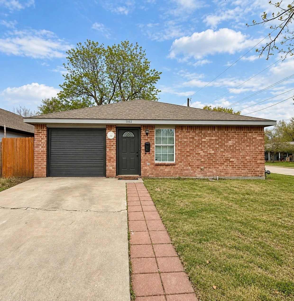Single Family Residence For Rent in Collin County , 1102 Hamilton Street, Mc Kinney, Texas 75069, 3 Bedroom, 2 Bathroom, Garage spaces, 1,173 Sqft, built in 2004, mls#21393230, Real Estate Agent in Mc Kinney, Homes For Rent in Collin county, Homes For Rent in Mc Kinney, Realtor in Mc Kinney Texas, Real Estate Brokerage Independent Realty Texas, Luminita Cordes Realtor