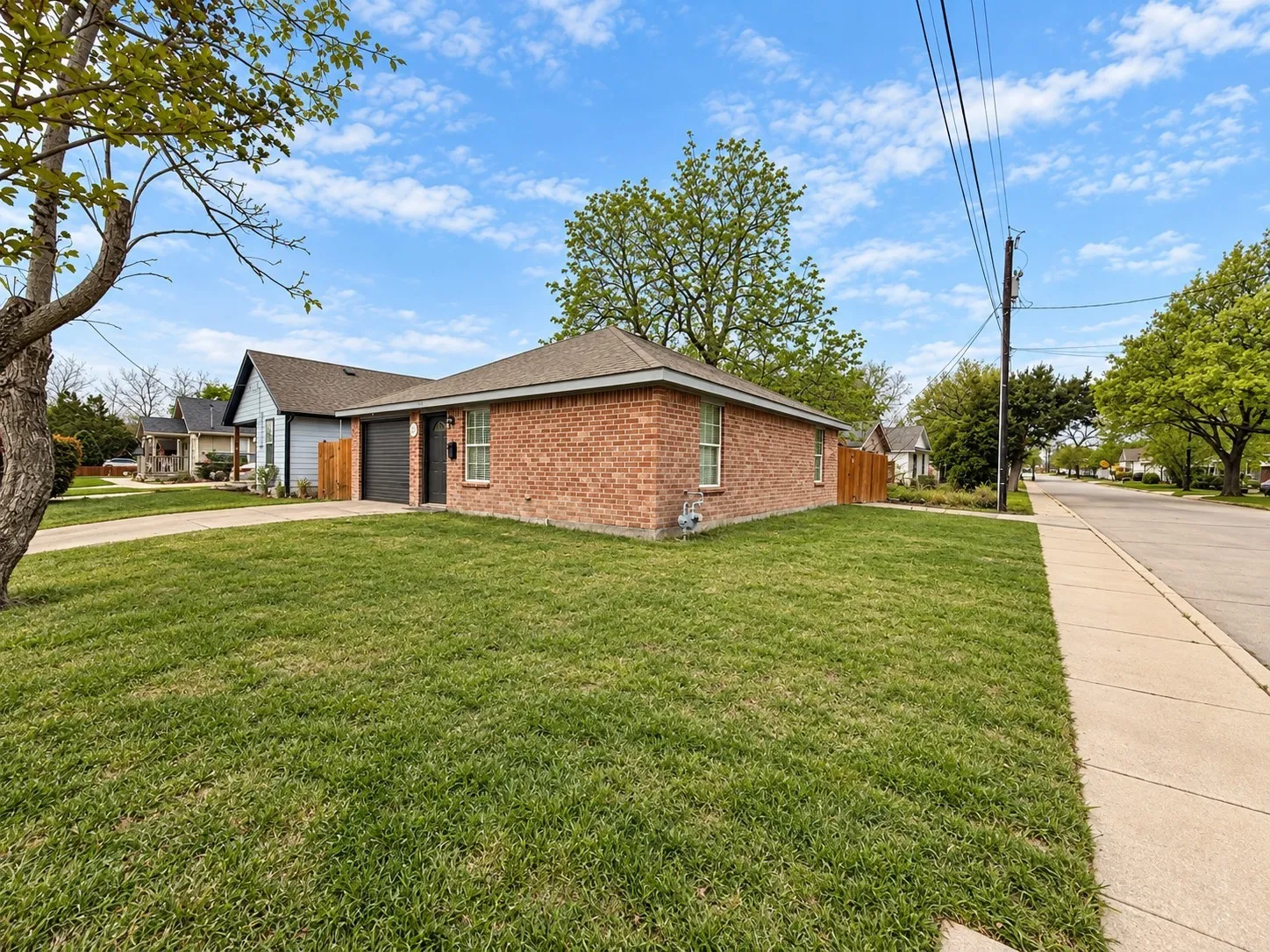 Single Family Residence For Rent in Collin County , 1102 Hamilton Street, Mc Kinney, Texas 75069, 3 Bedroom, 2 Bathroom, Garage spaces, 1,173 Sqft, built in 2004, mls#21393230, Real Estate Agent in Mc Kinney, Homes For Rent in Collin county, Homes For Rent in Mc Kinney, Realtor in Mc Kinney Texas, Real Estate Brokerage Independent Realty Texas, Luminita Cordes Realtor
